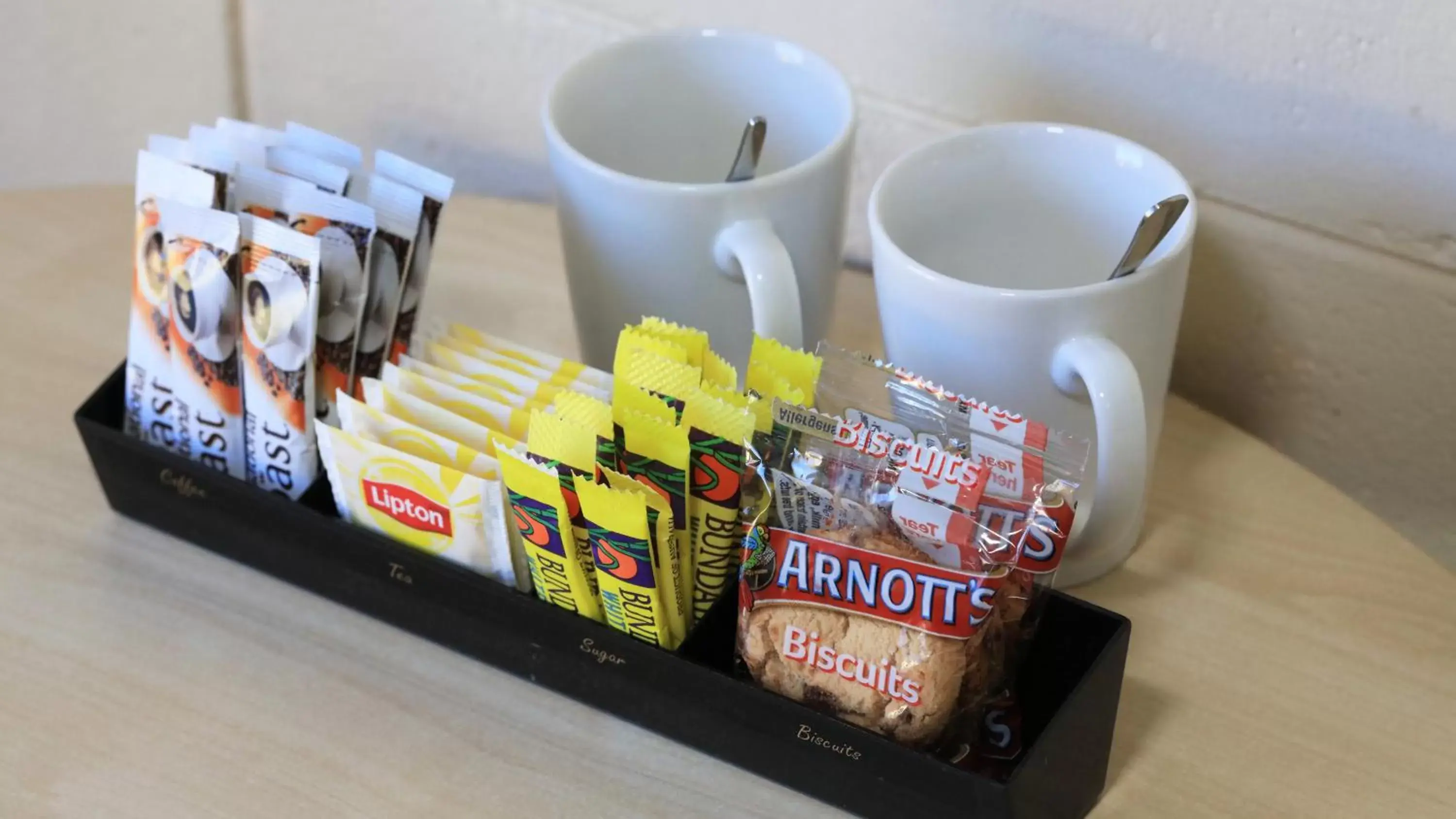 Coffee/tea facilities in Cootamundra Gardens Motel