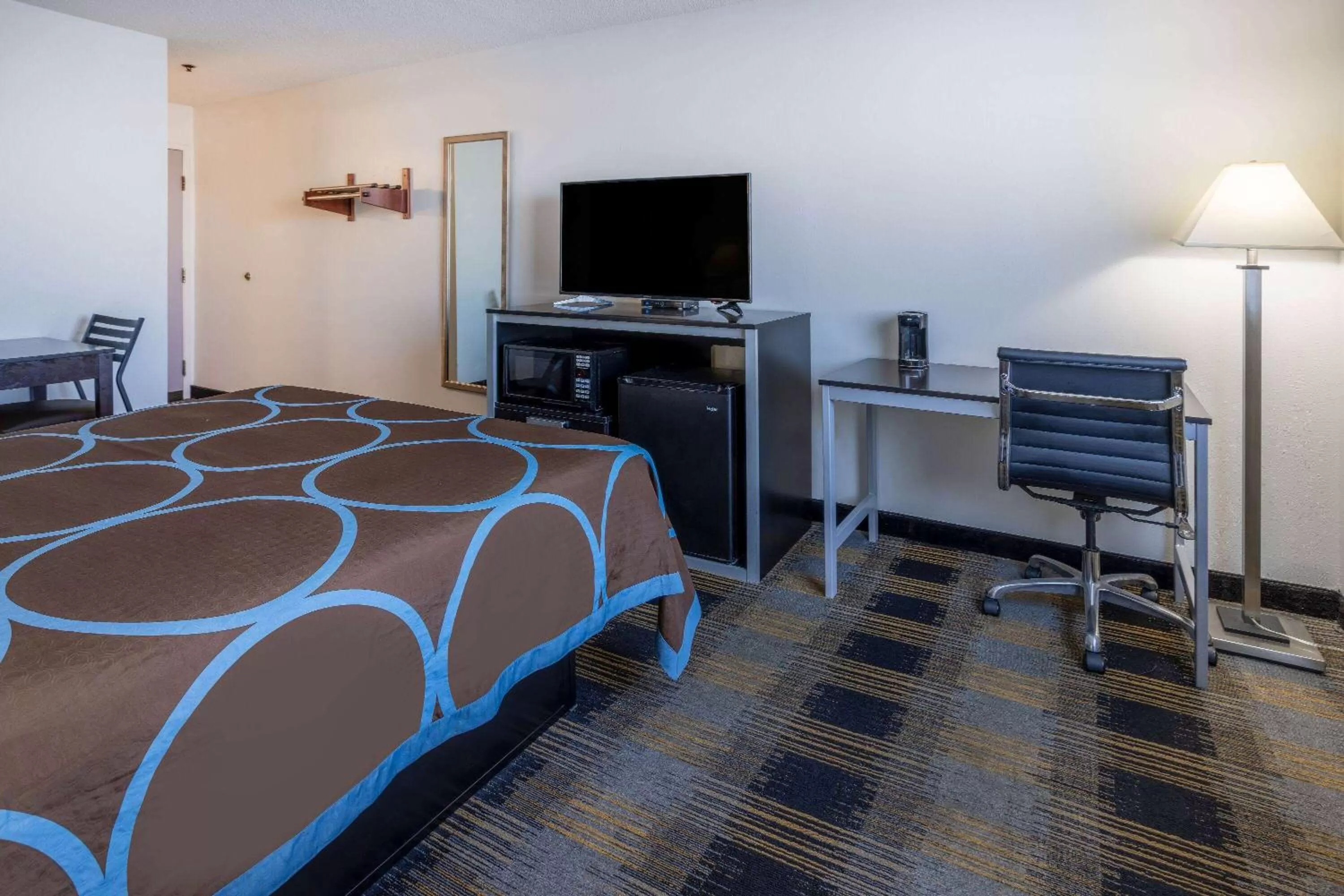 Photo of the whole room, Bed in Super 8 by Wyndham Villa Rica