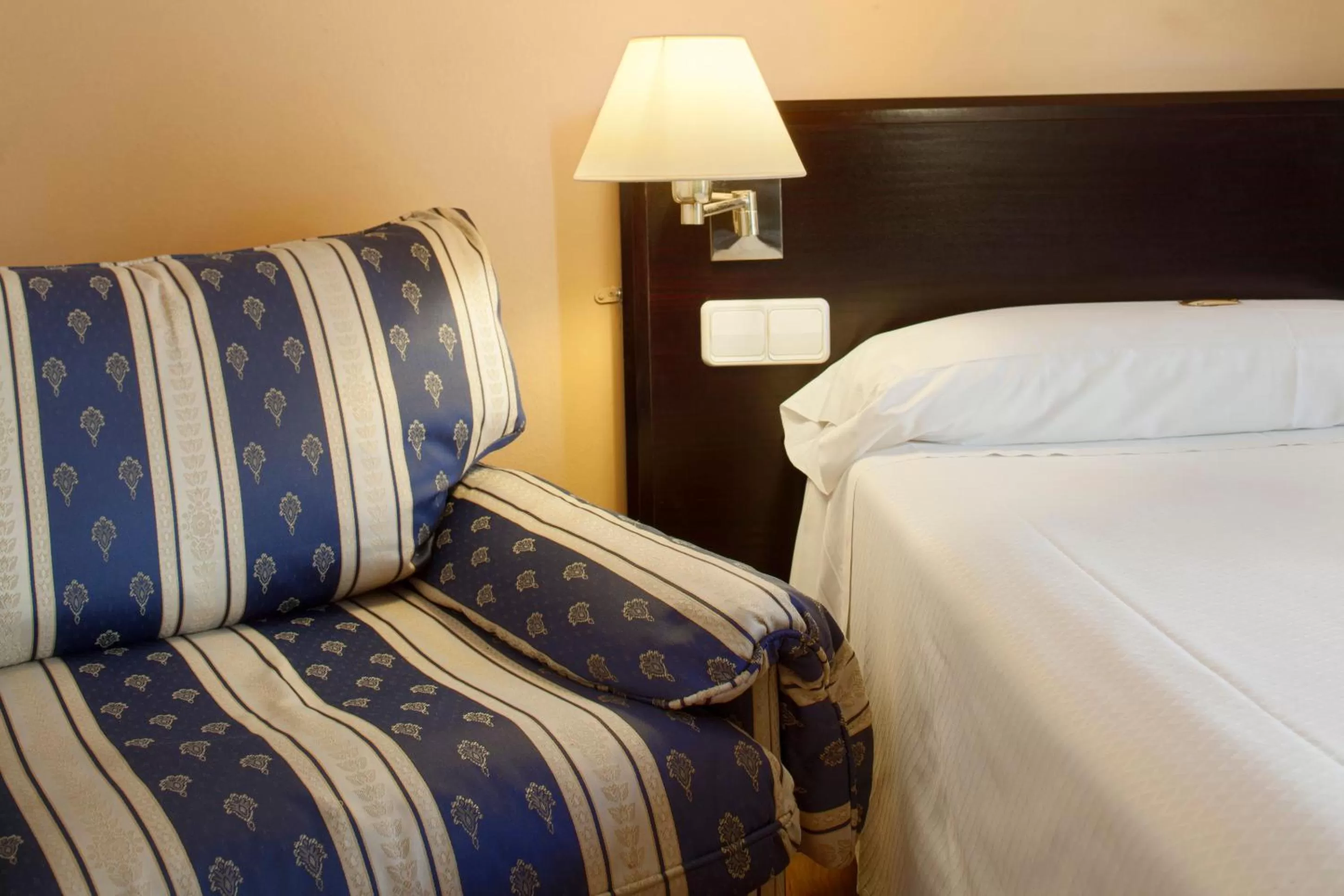 Bedroom in Atlantis by Atbcn