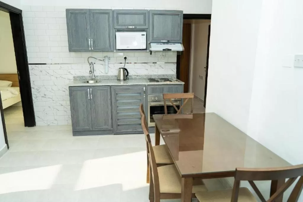 Kitchen/Kitchenette in Atlantis Suites Hotel