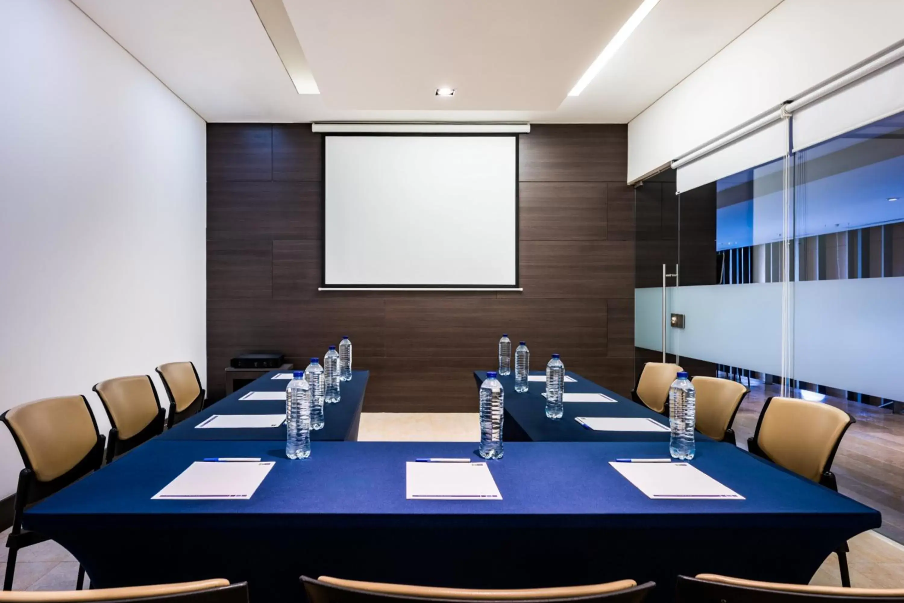 Meeting/conference room in Holiday Inn Express - Cartagena Bocagrande, an IHG Hotel