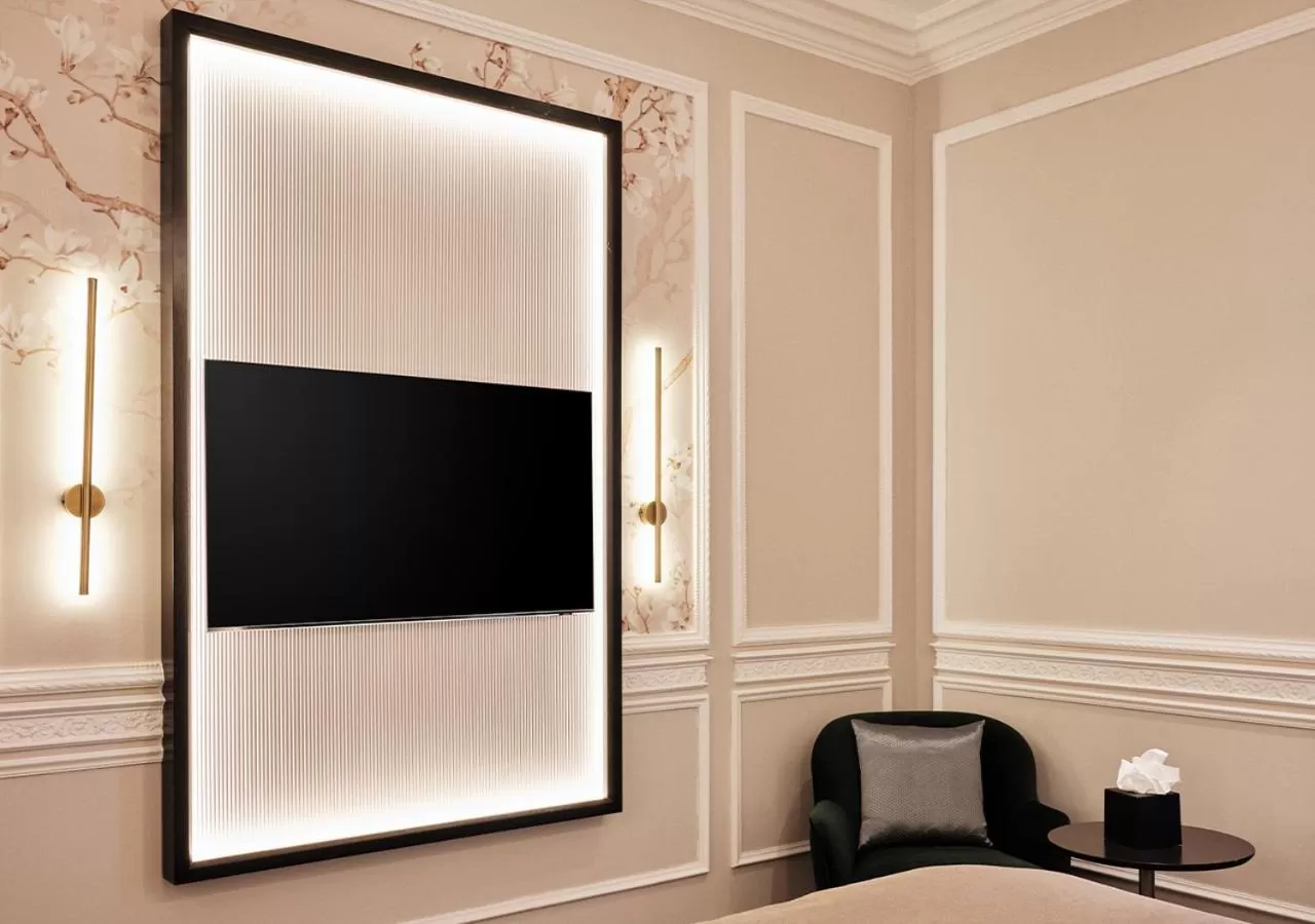 TV and multimedia in Warren House Hotel