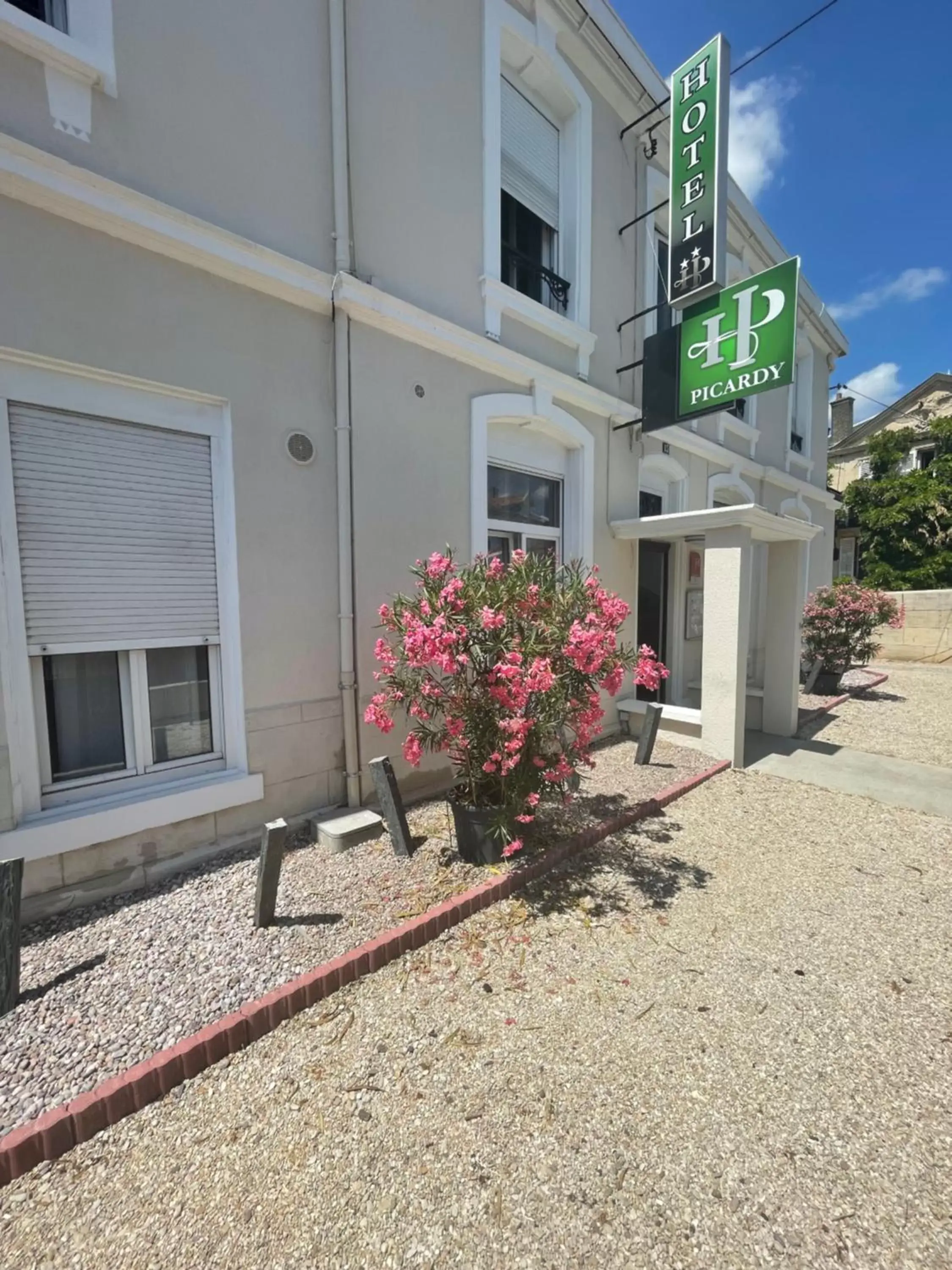 Property Building in Hôtel Le Picardy