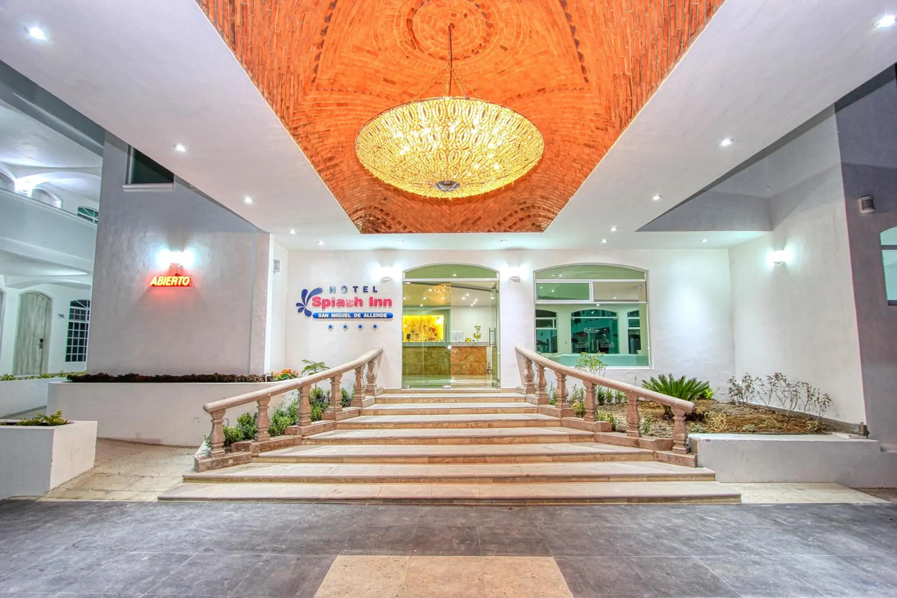 Lobby or reception in HOTEL SPLASH INN