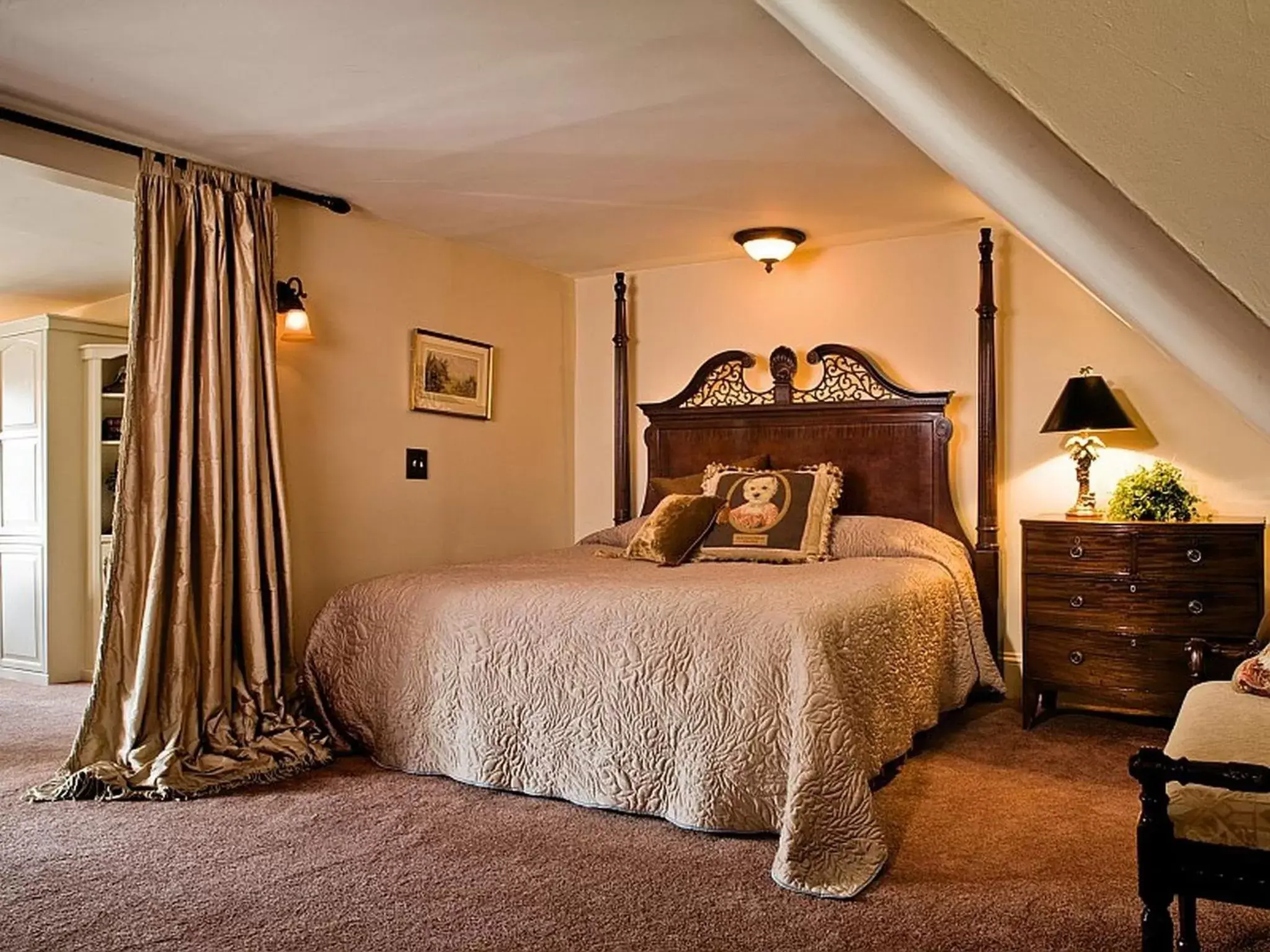 Bedroom, Bed in 1900 Inn on Montford