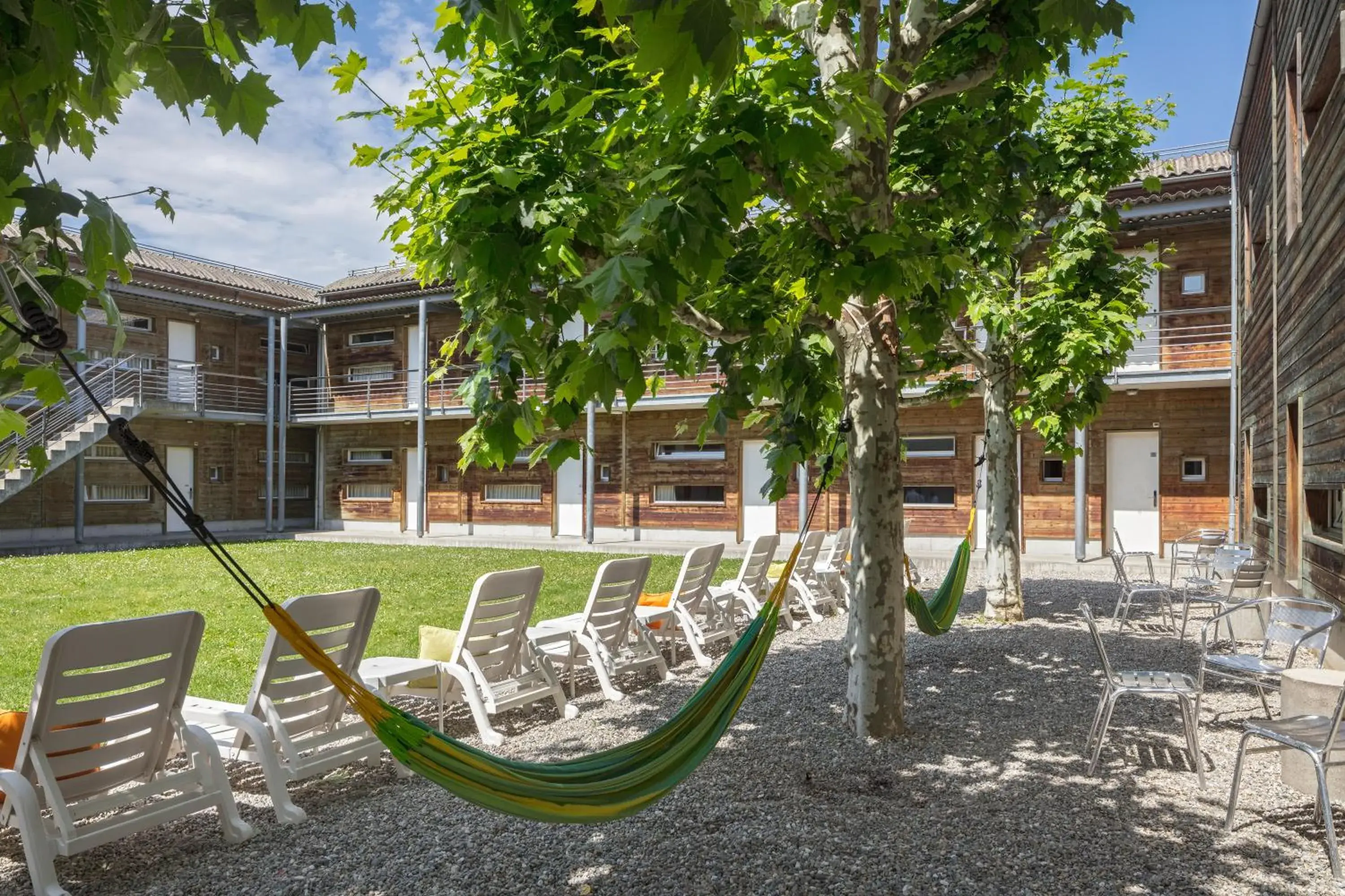 Patio, Property Building in Lausanne Youth Hostel Jeunotel