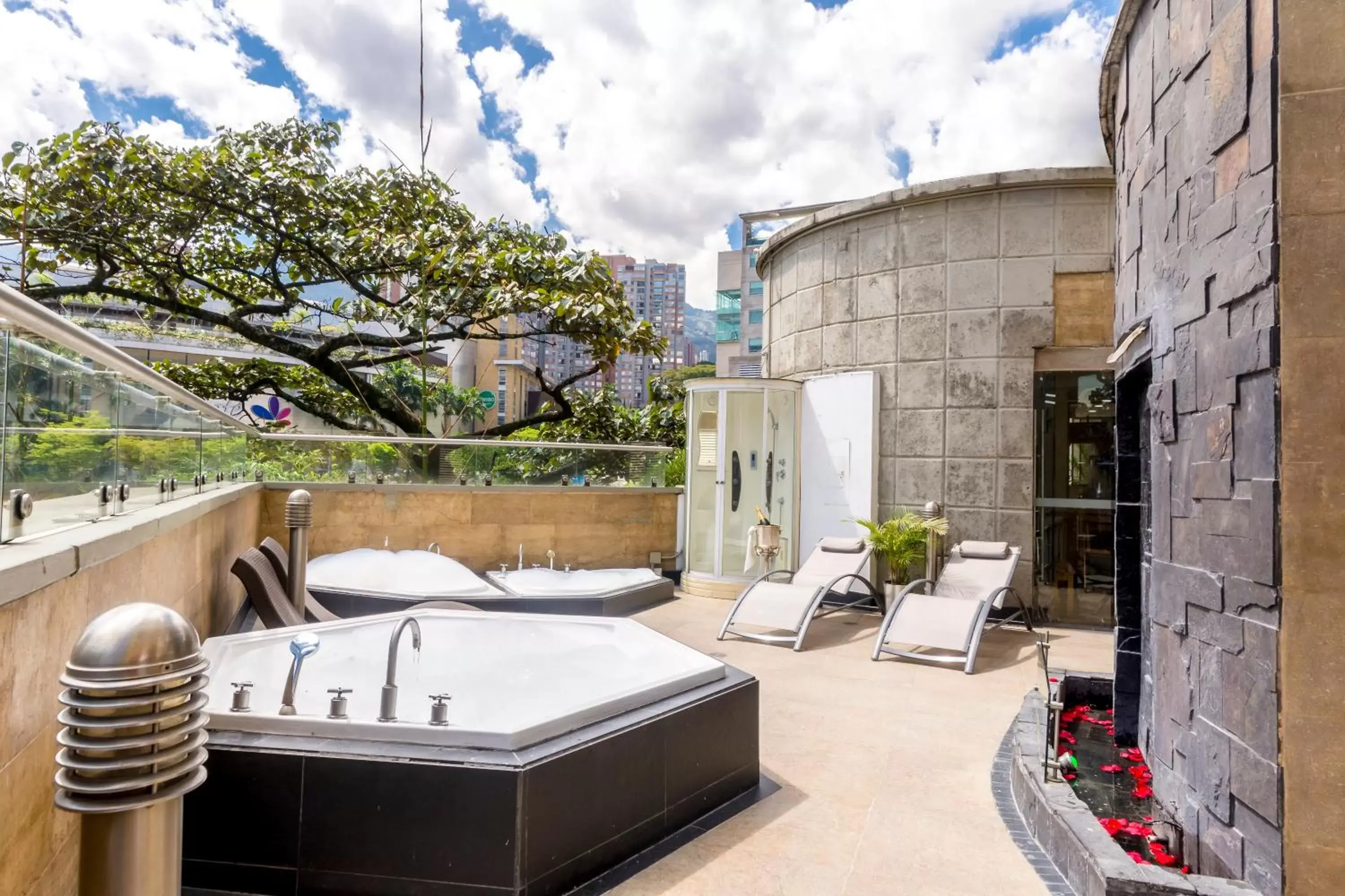 Open Air Bath in GHL Hotel Portón Medellín