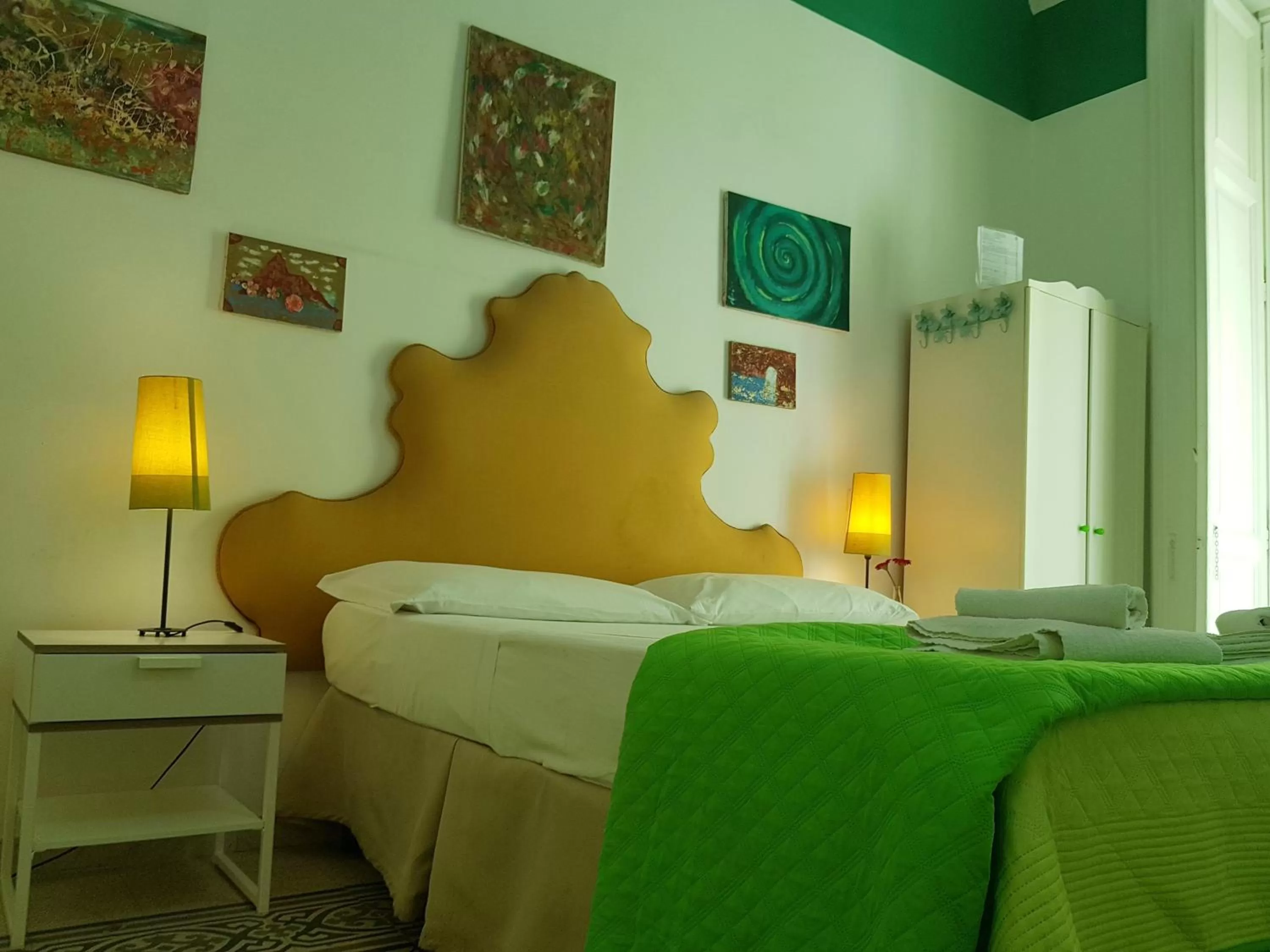 Photo of the whole room, Bed in B&B Platamon