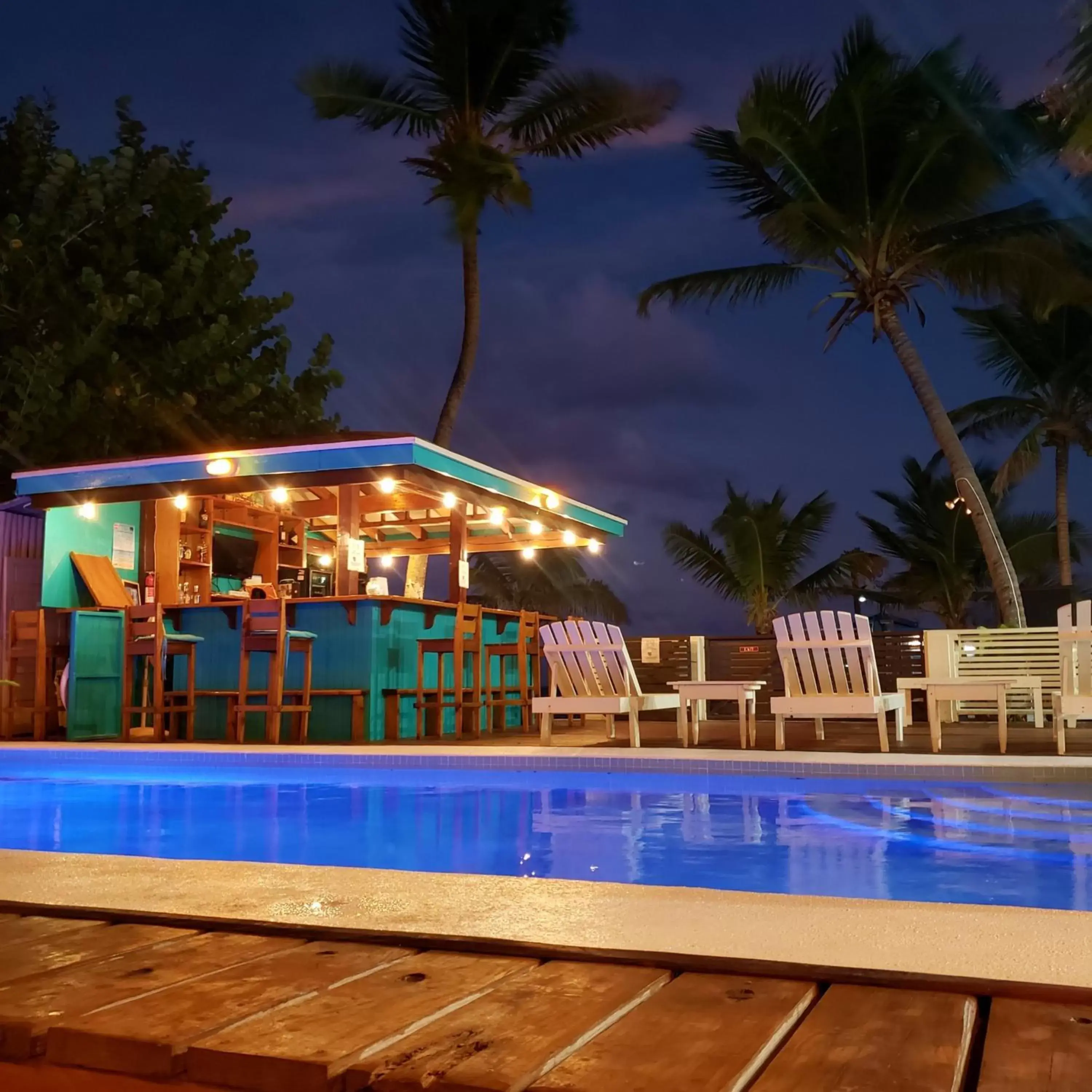 Lounge or bar, Swimming Pool in Ocean Tide Beach Resort