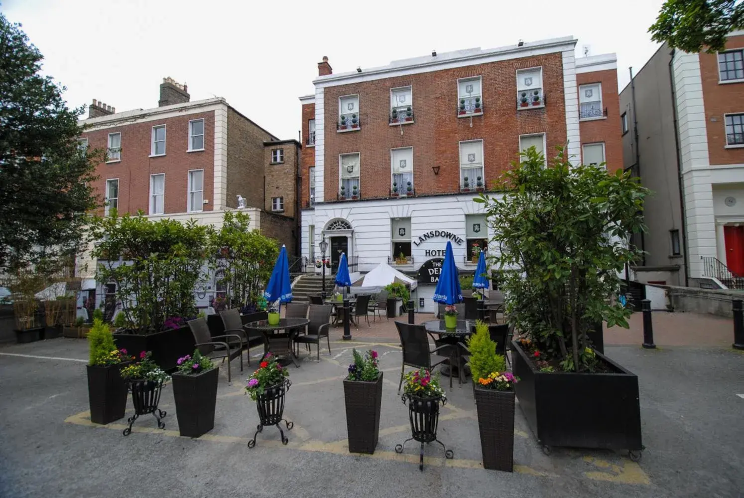 Property Building in The Lansdowne Hotel