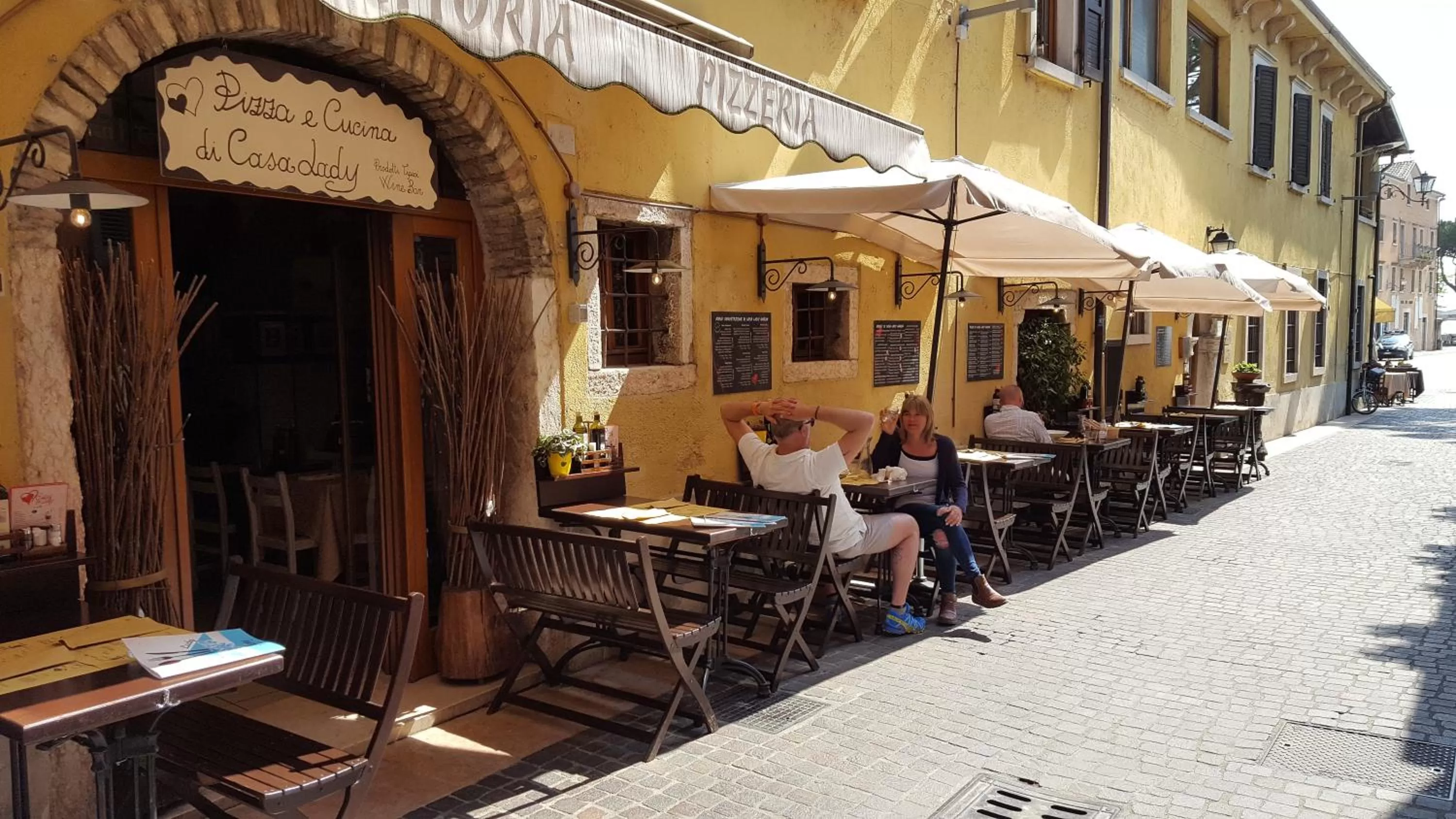 Restaurant/places to eat in Casa Lady