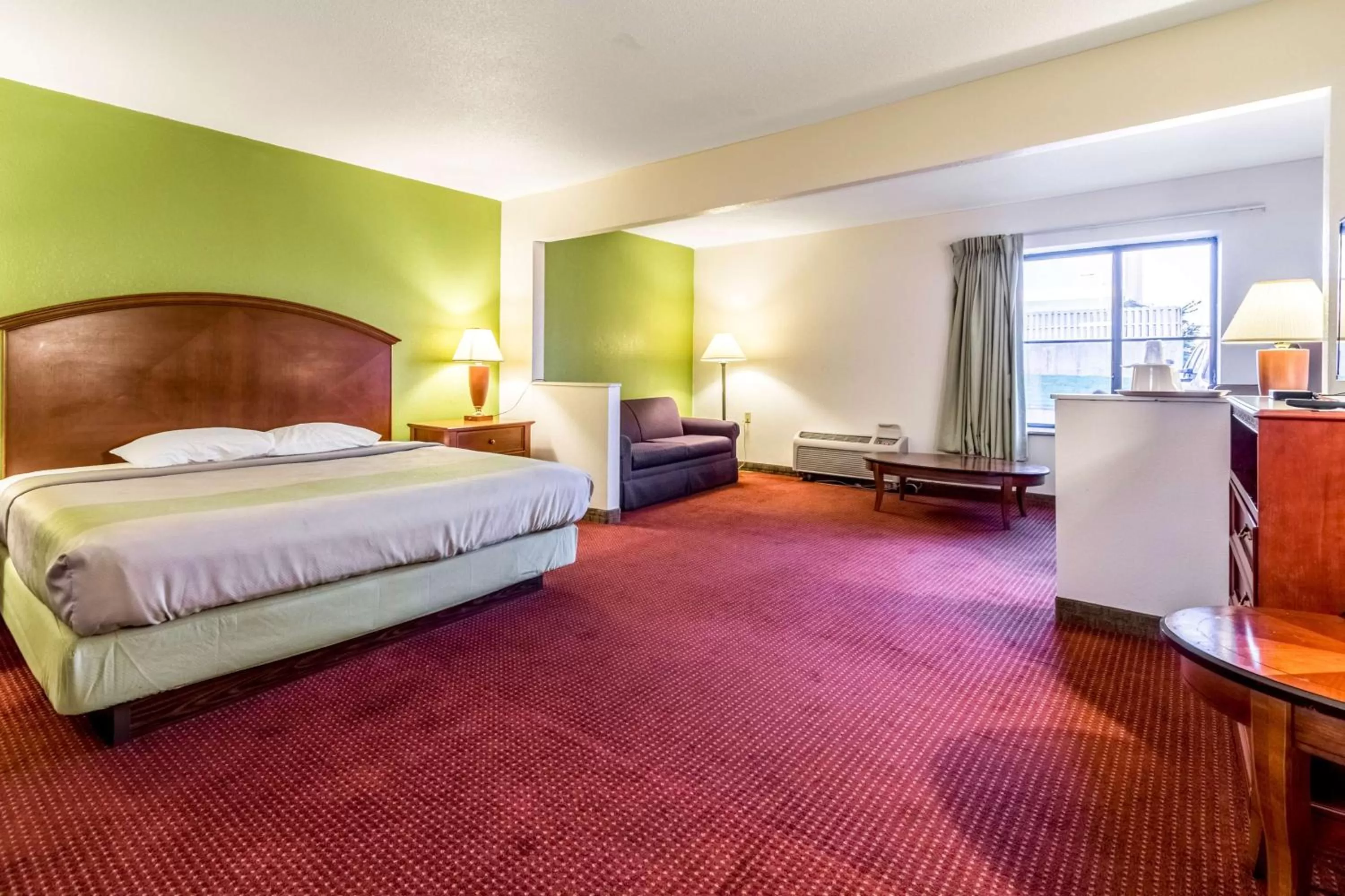 Photo of the whole room, Bed in Motel 6-Springfield, OH