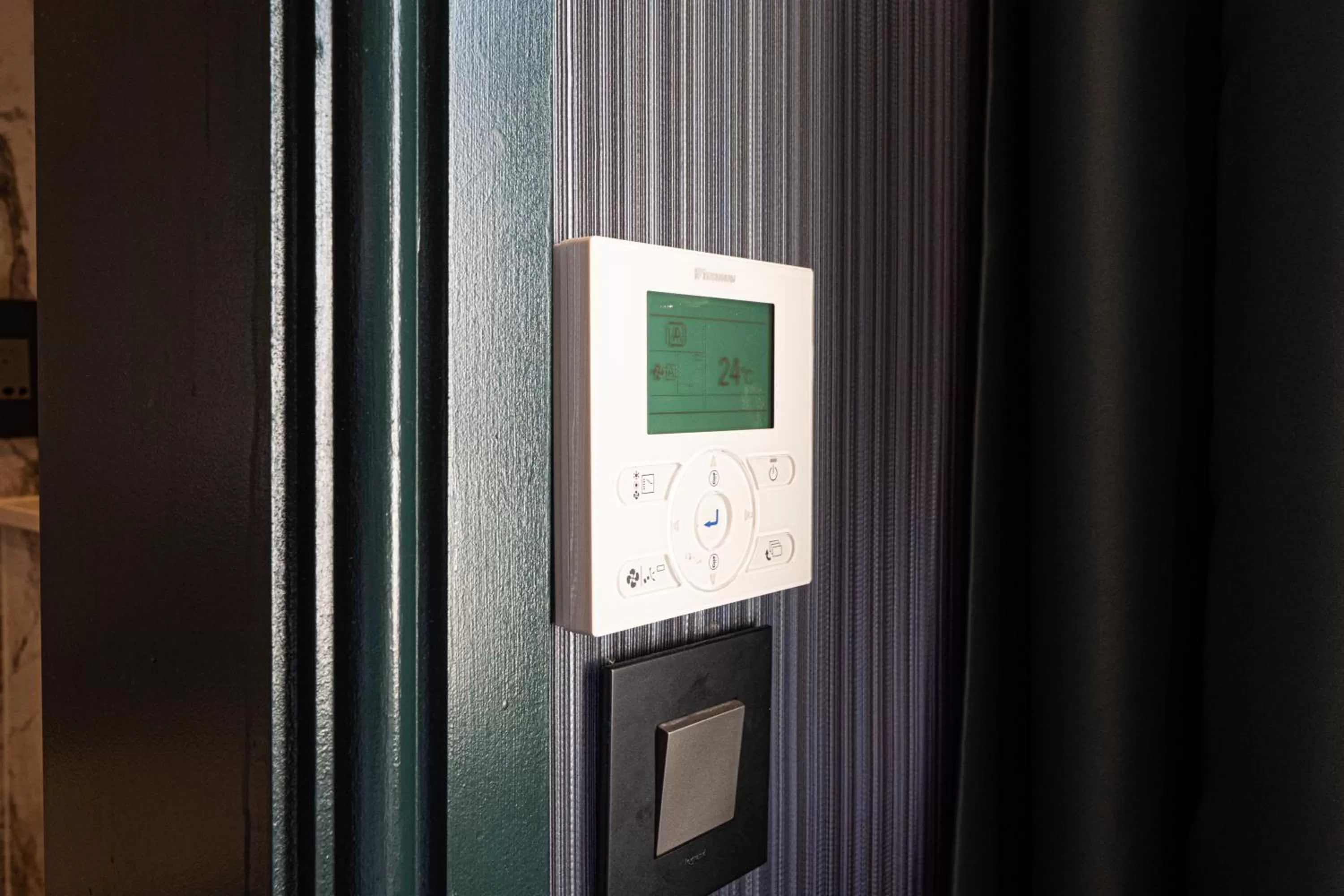 air conditioner in Hyde Park Green