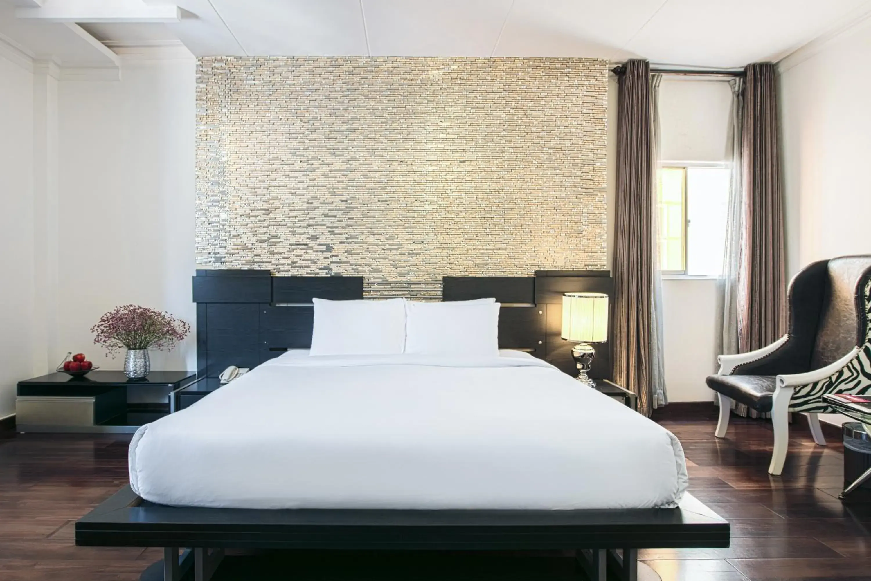 Bed in A&EM - The Petit Hotel