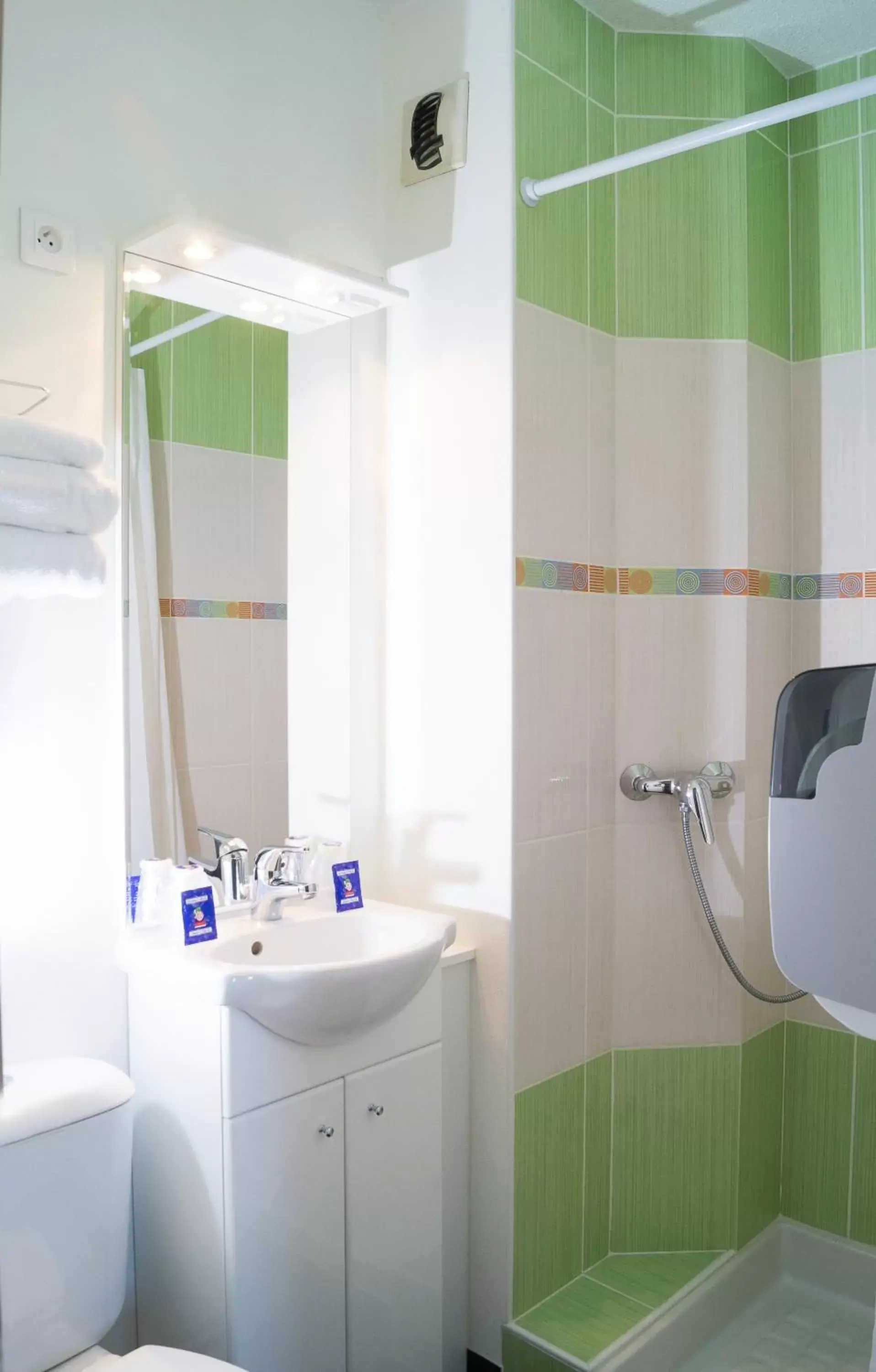 Bathroom in Fasthôtel Périgueux