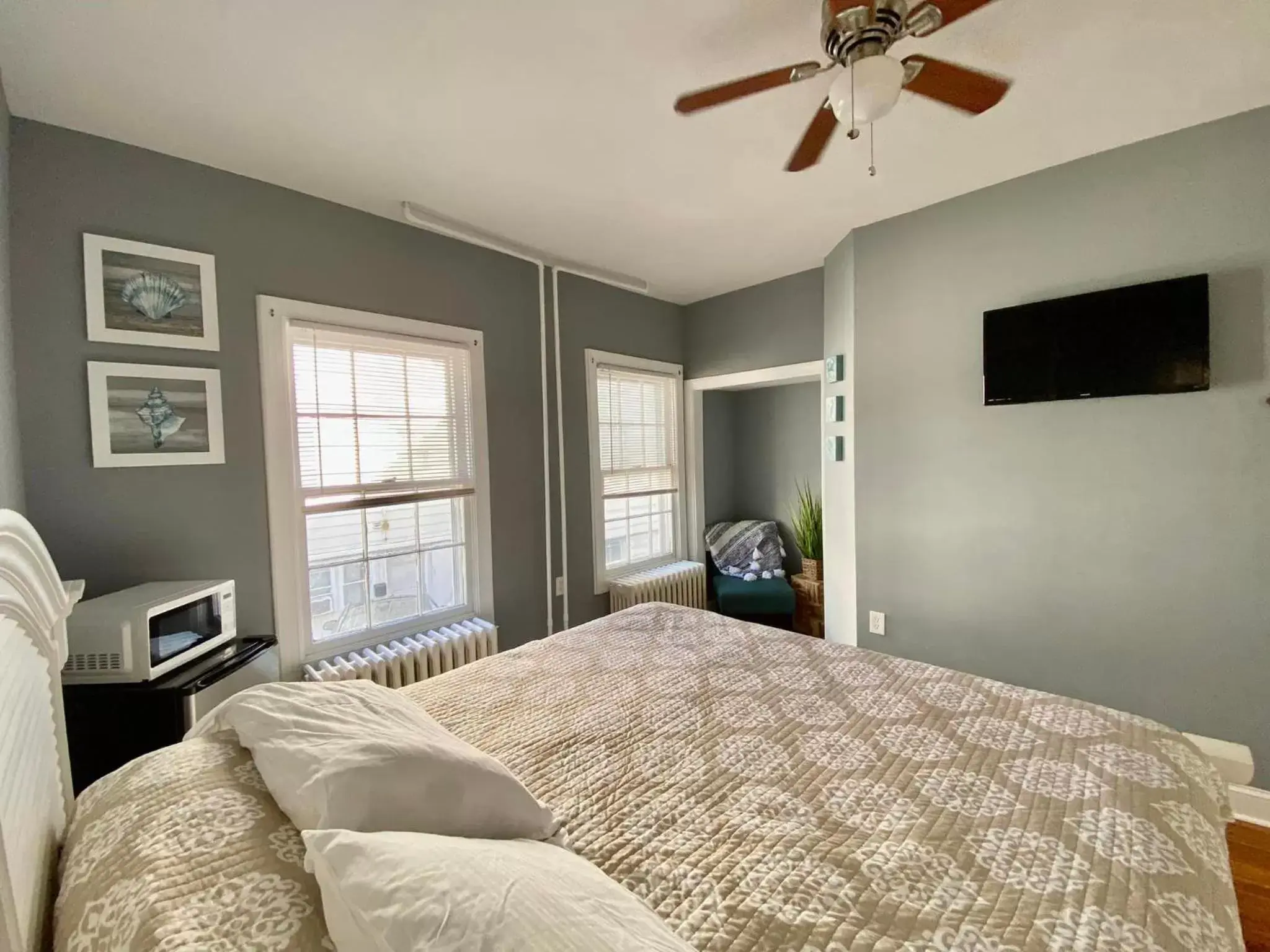 Bedroom, Bed in Atlantic House Bed & Breakfast