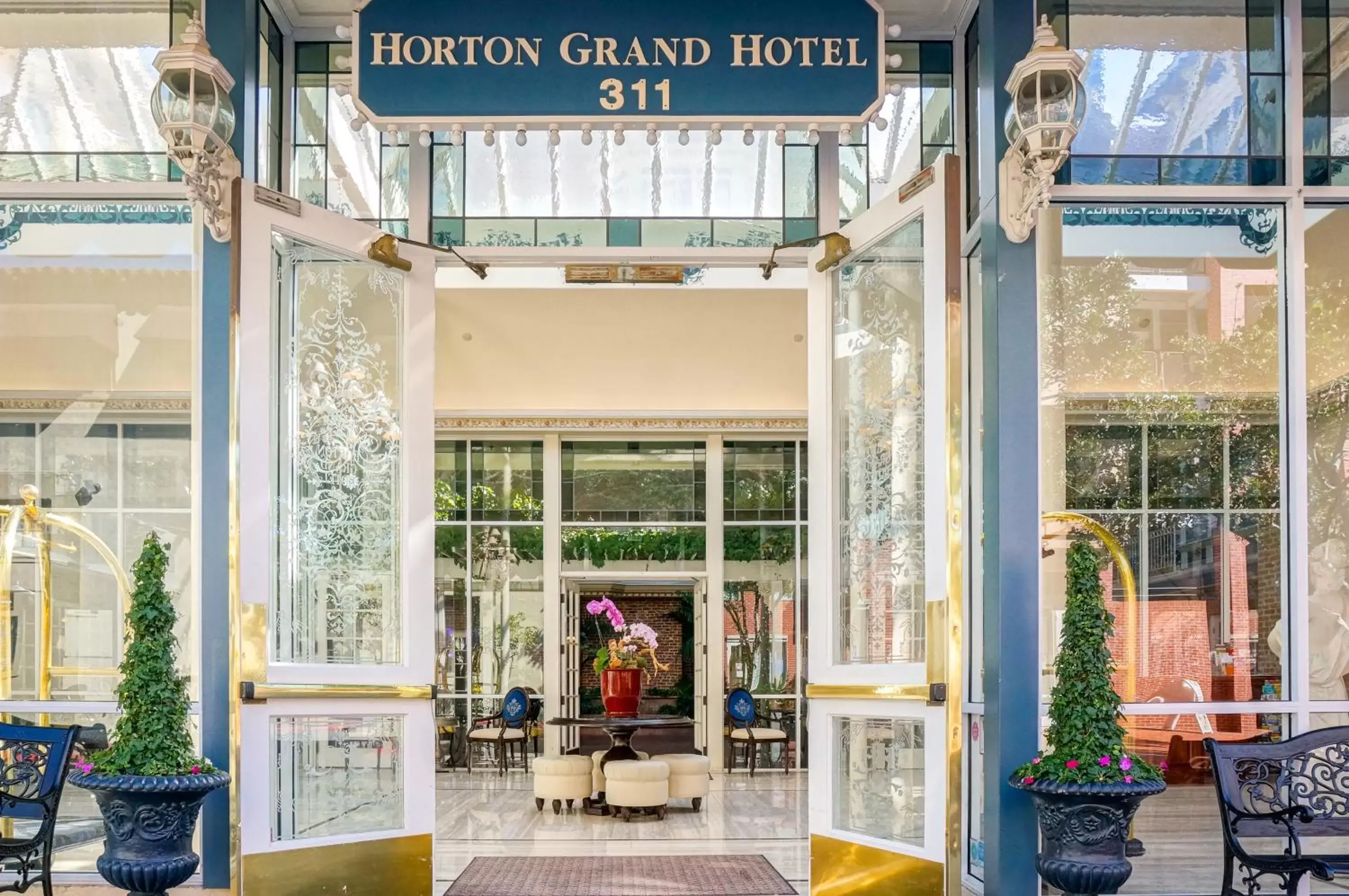 Facade/entrance in Horton Grand Hotel