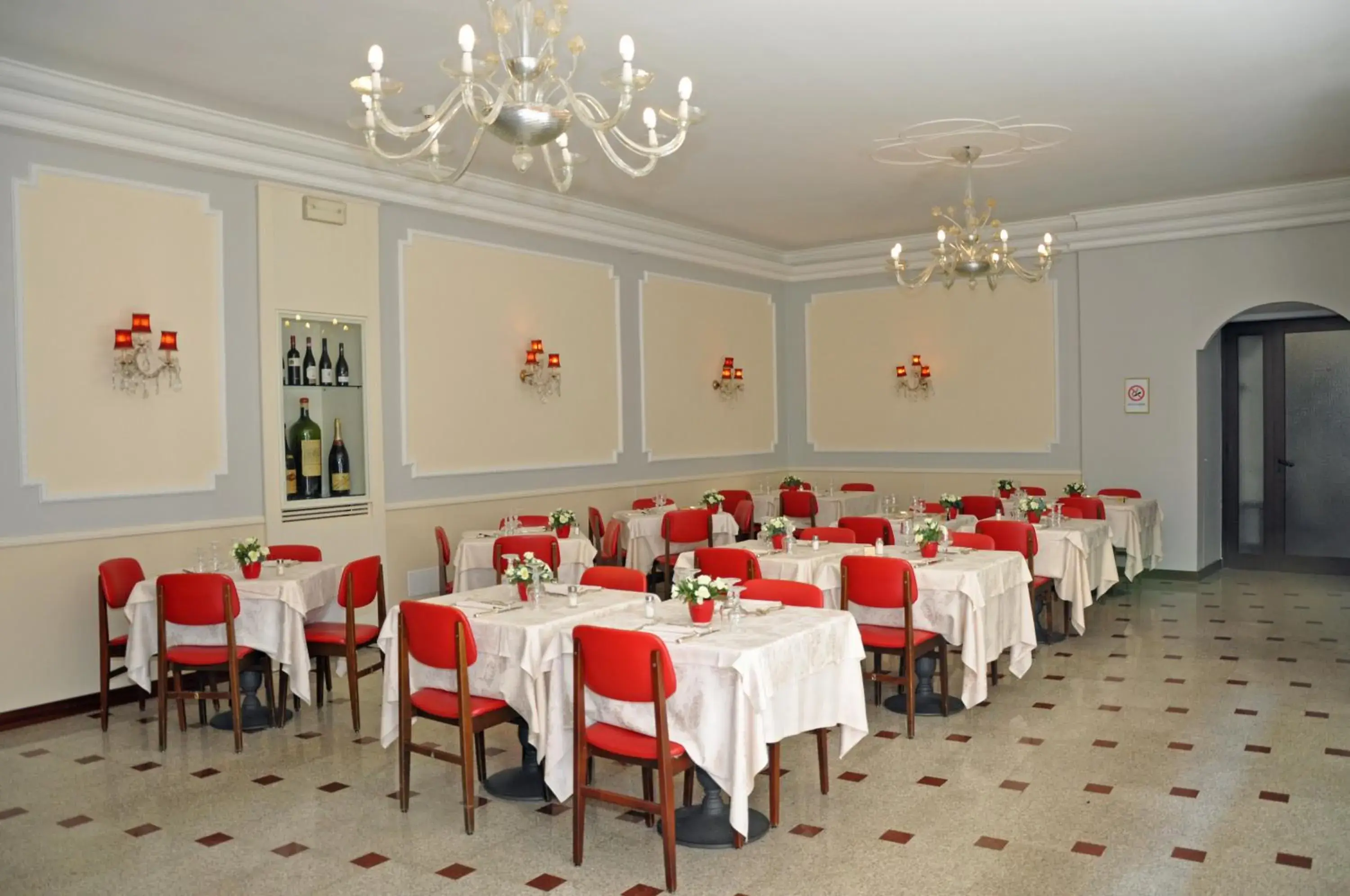 Restaurant/Places to Eat in Hotel Moderno