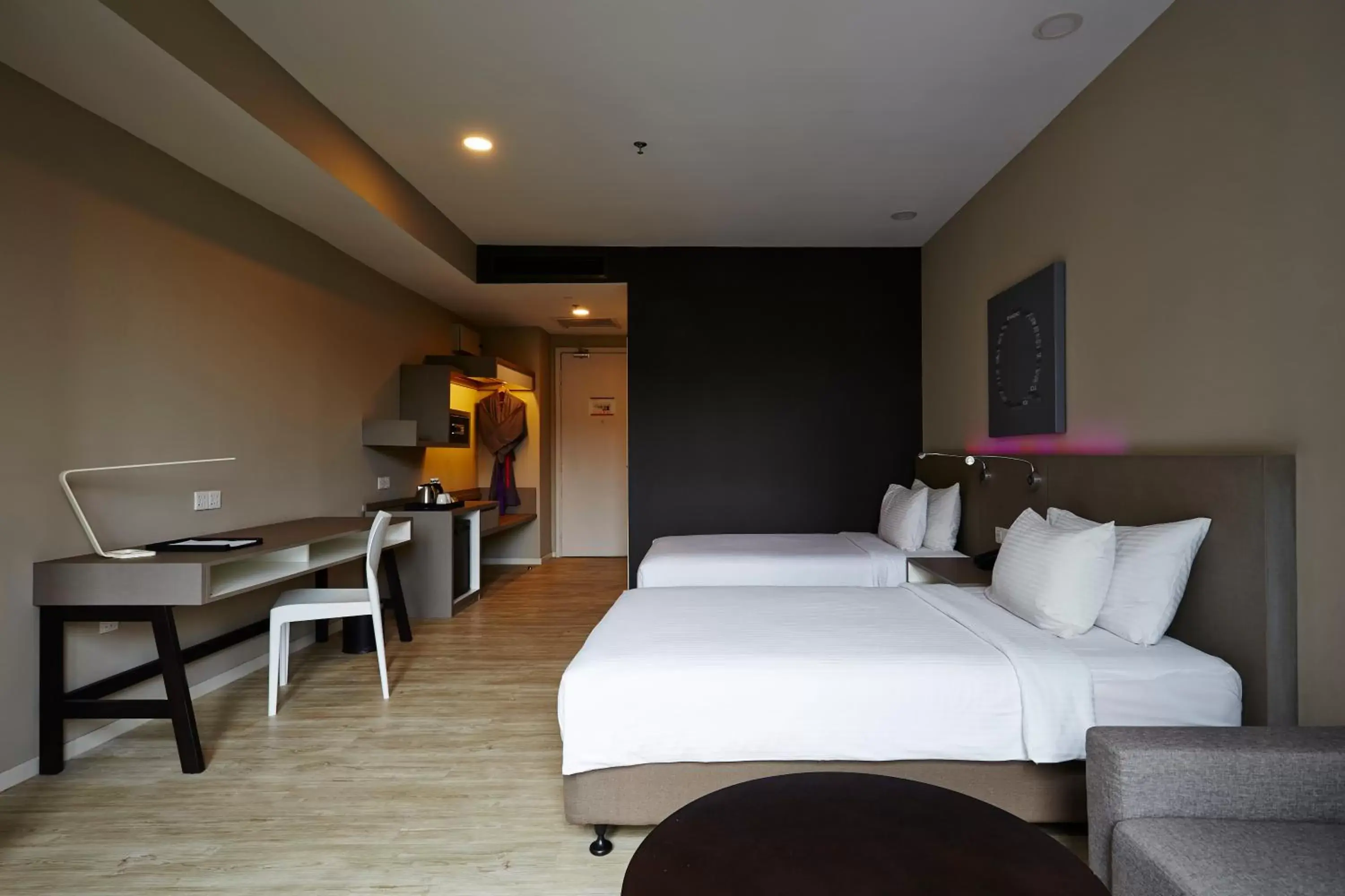Bed, Restaurant/Places to Eat in Qliq Damansara Hotel