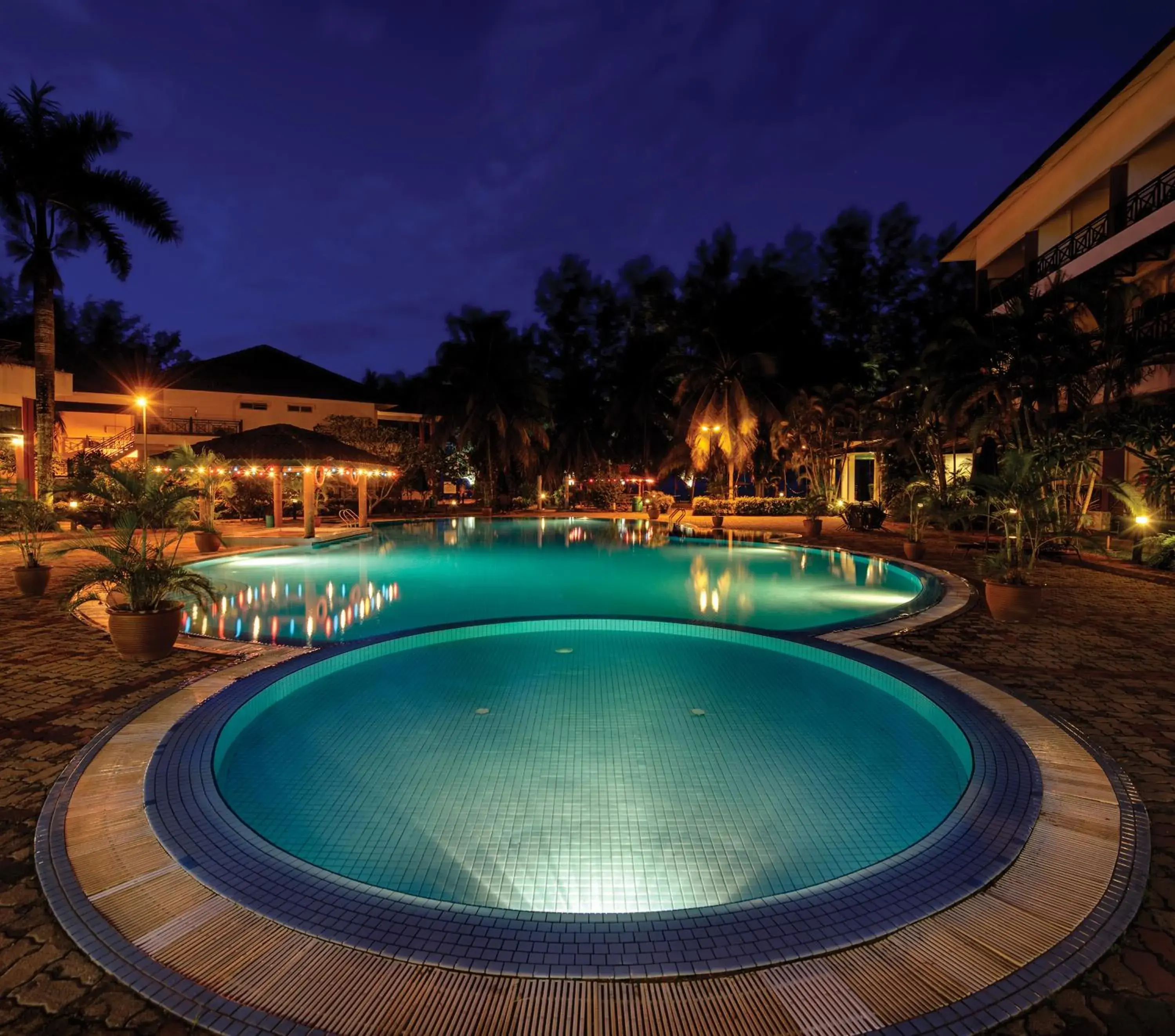 Swimming Pool in The Qamar Paka Resort