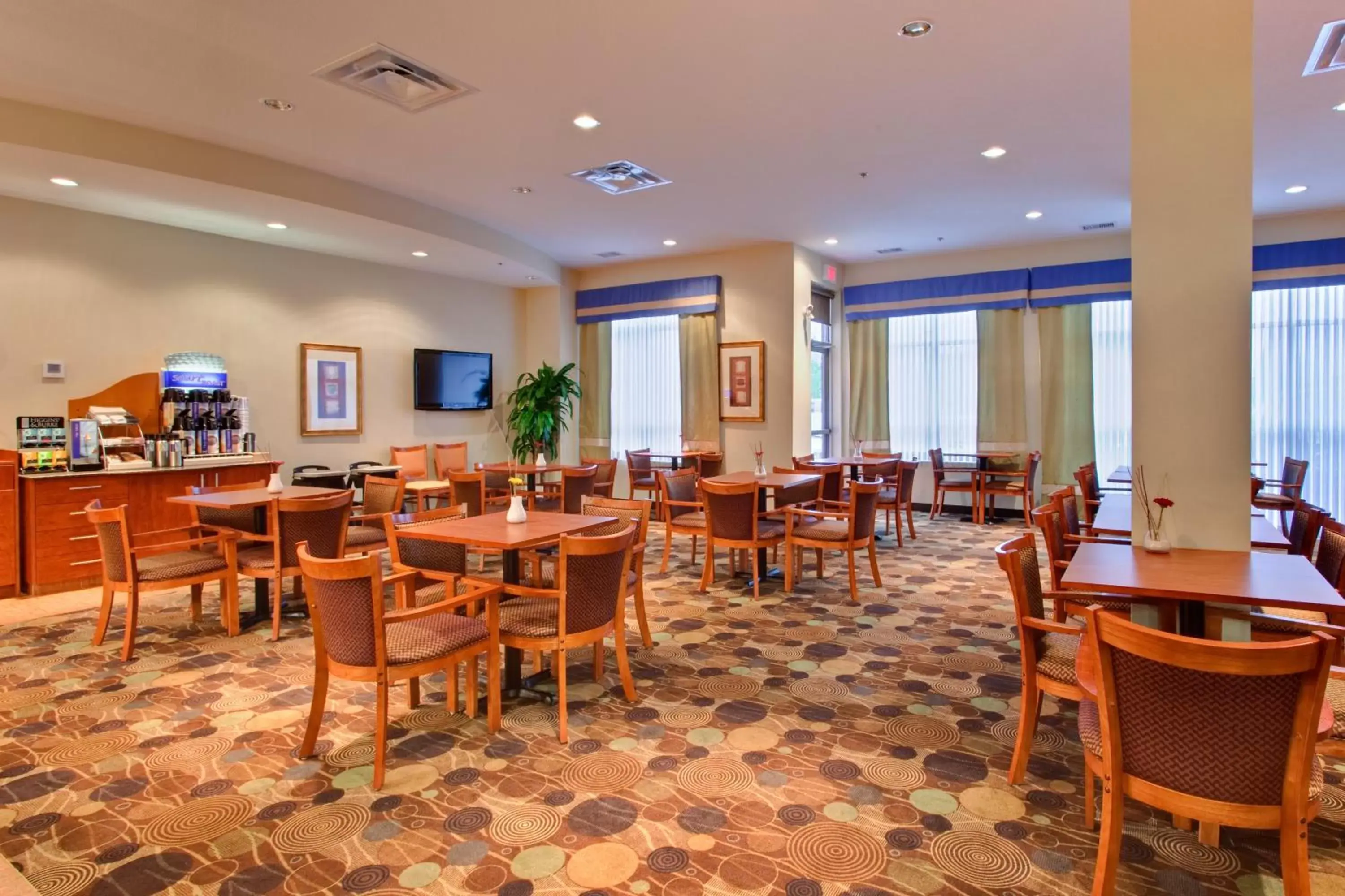 Breakfast, Restaurant/Places to Eat in Holiday Inn Express Hotel & Suites-Edmonton South, an IHG Hotel