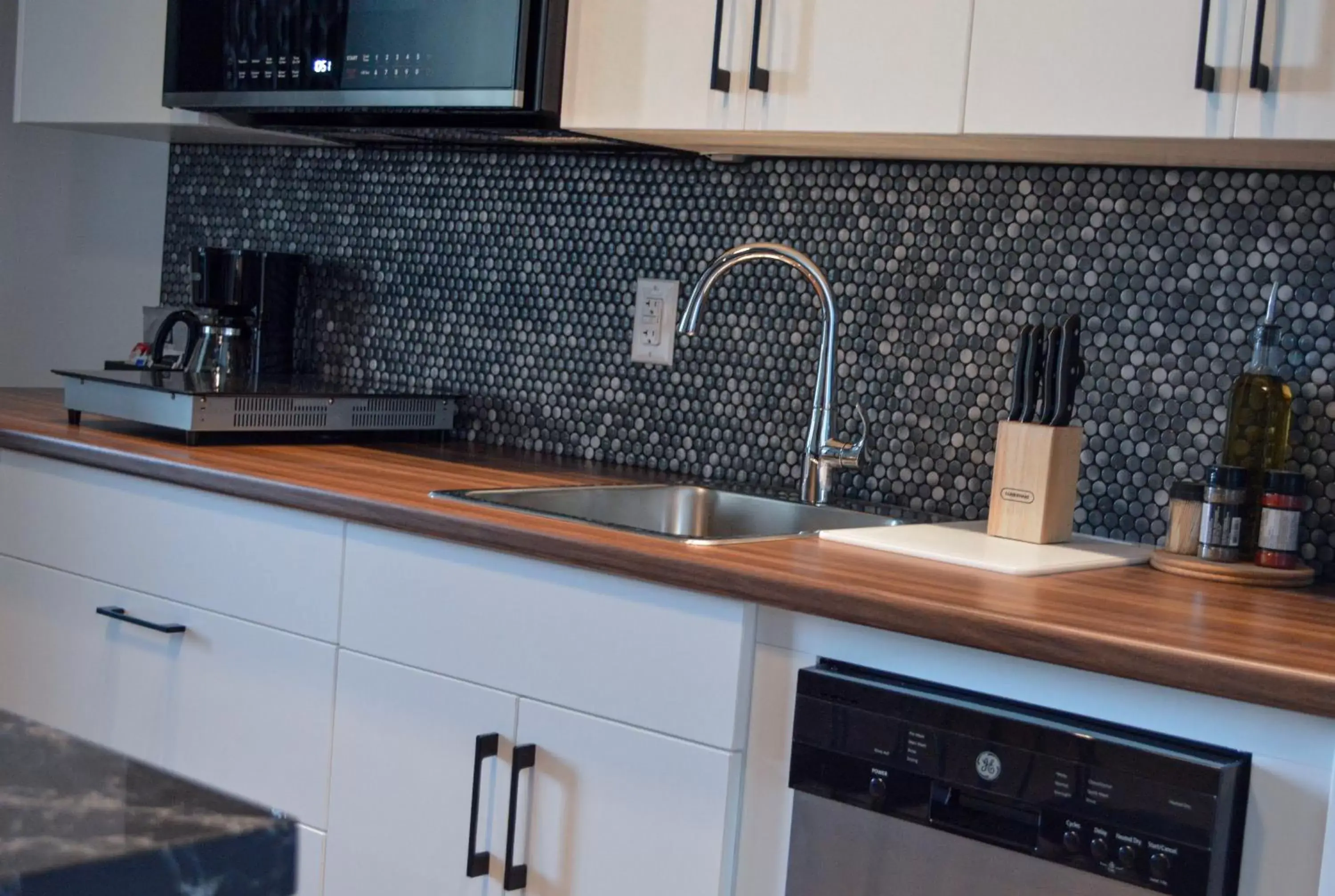 Kitchen or kitchenette, Kitchen/Kitchenette in Cannery Lofts Niagara