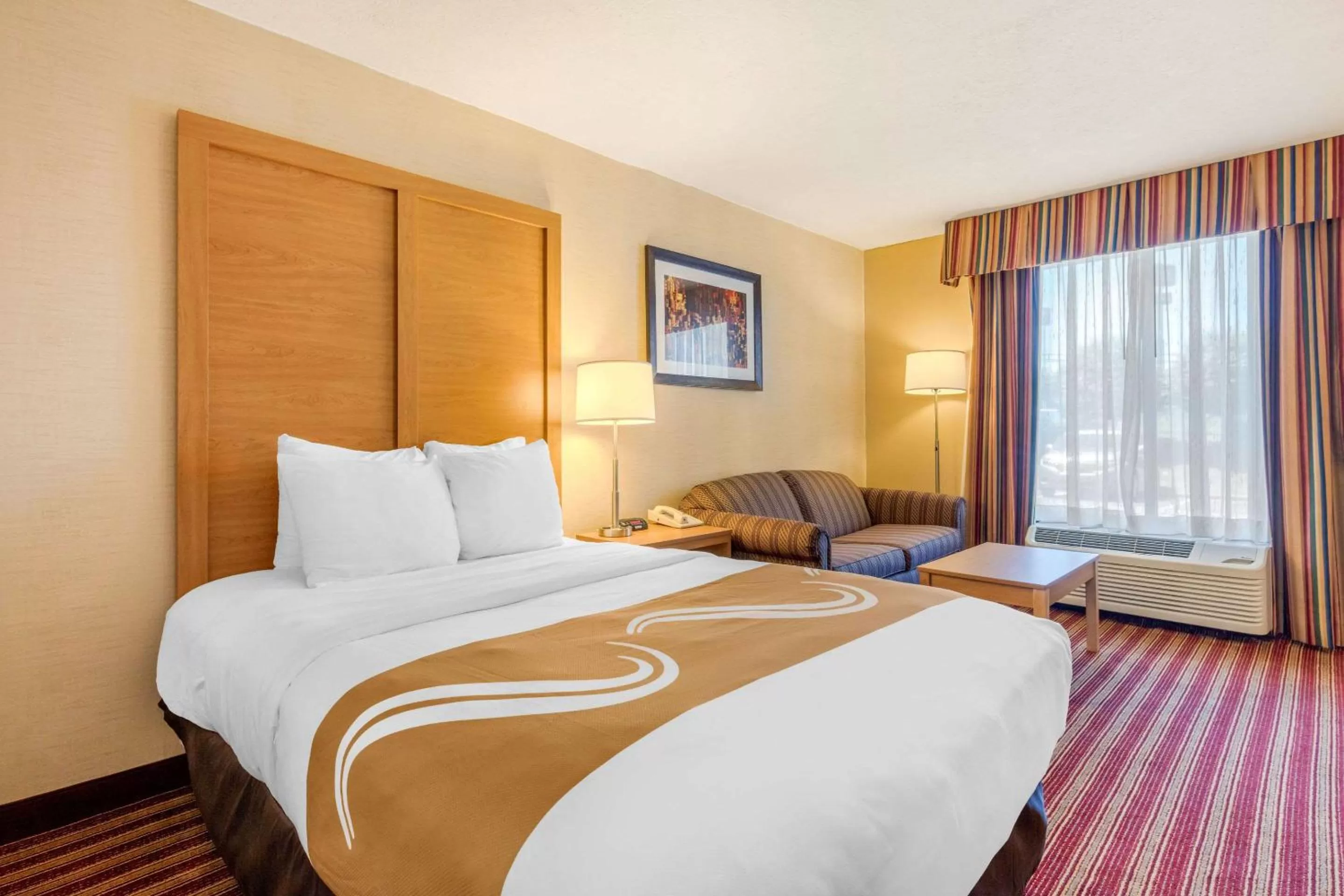 Photo of the whole room, Bed in Quality Inn Exit 4