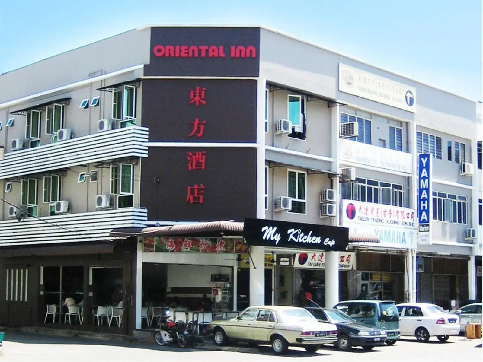 Facade/entrance in Oriental Inn