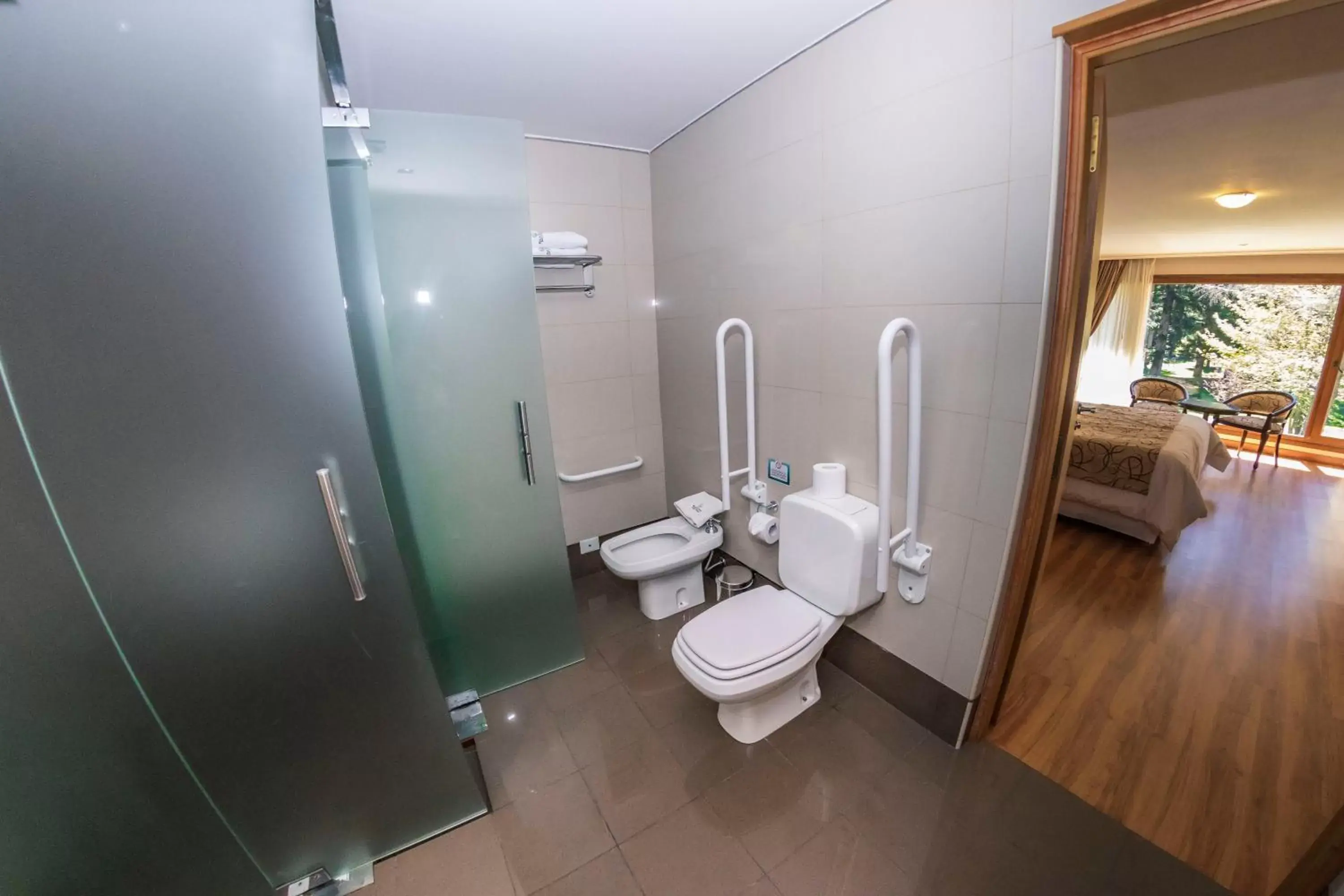 Facility for disabled guests, Bathroom in Ruca Kuyen Golf & Resort