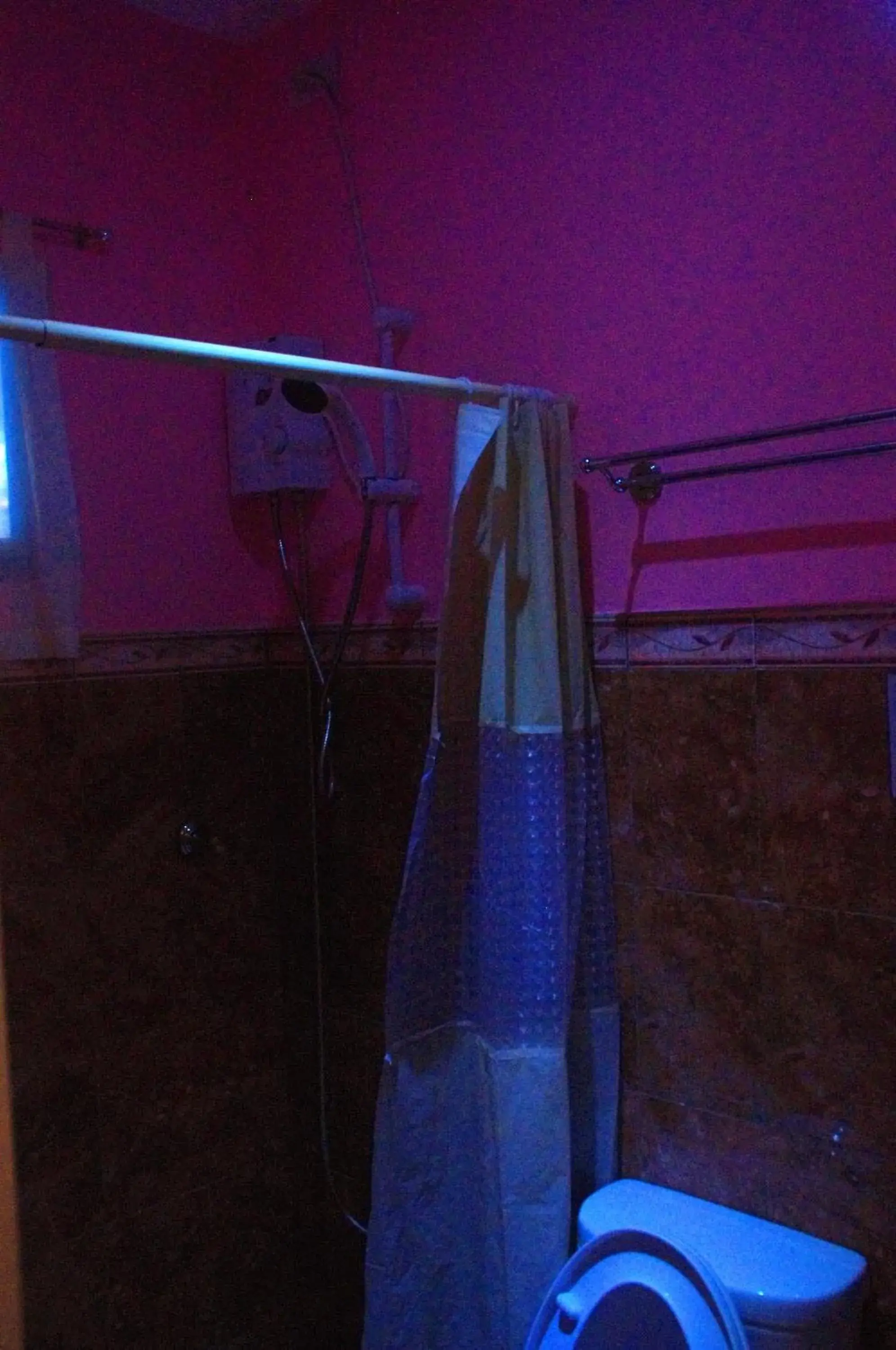 Shower in PEDZ CING MANGO LODGE