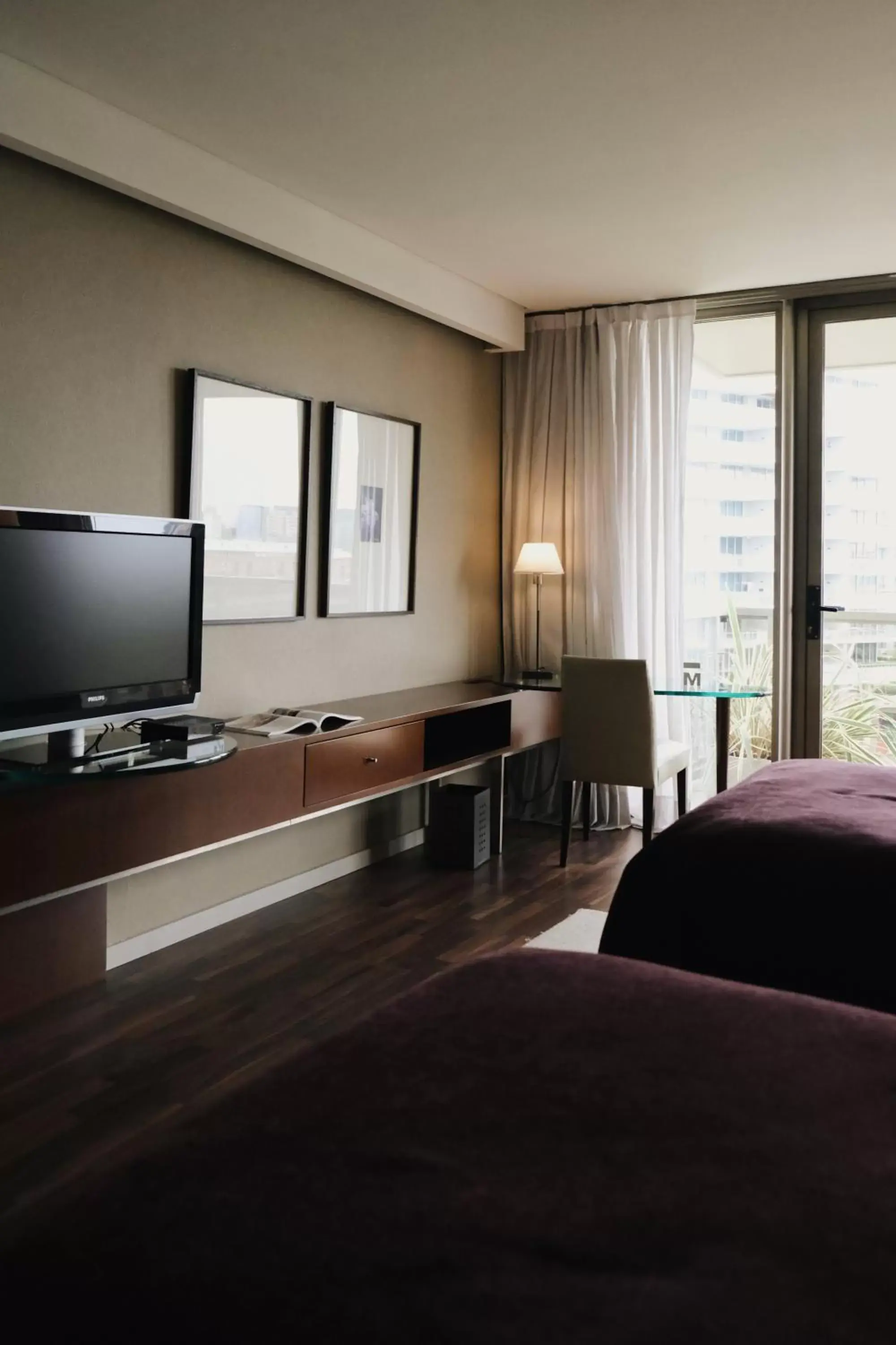 Bed, TV/Entertainment Center in Hotel Madero Buenos Aires