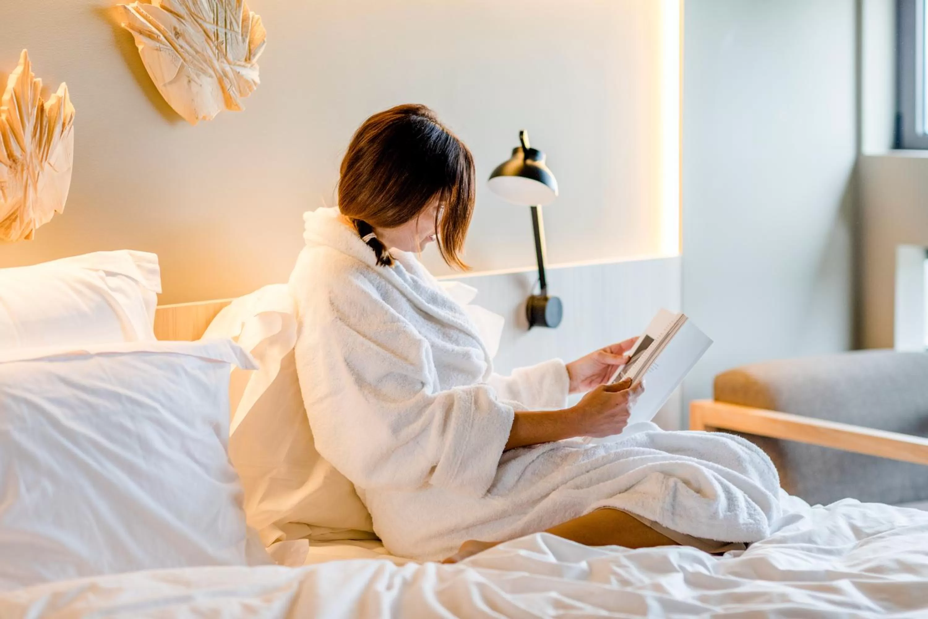 People, Bed in Mercure Fátima