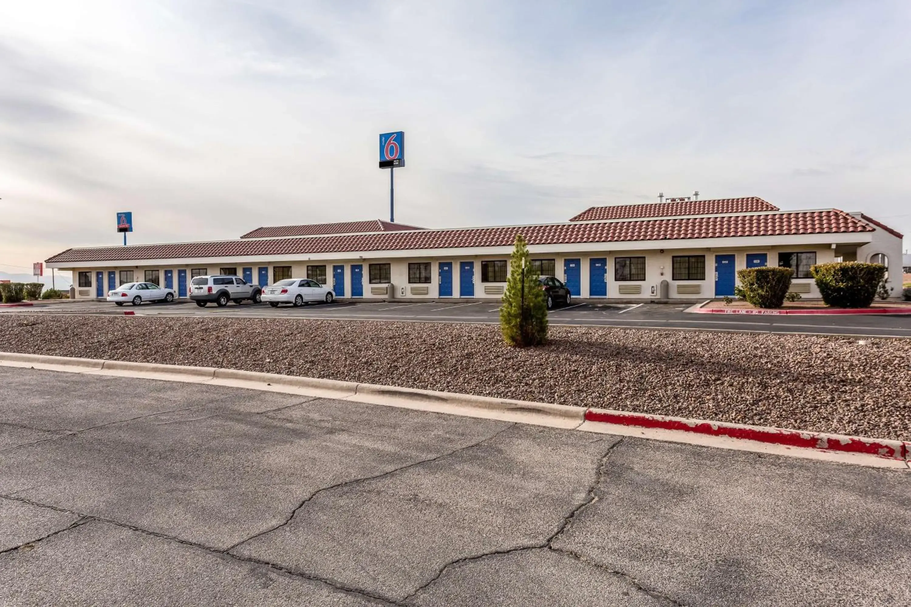 Property Building in Motel 6 El Paso, TX - East