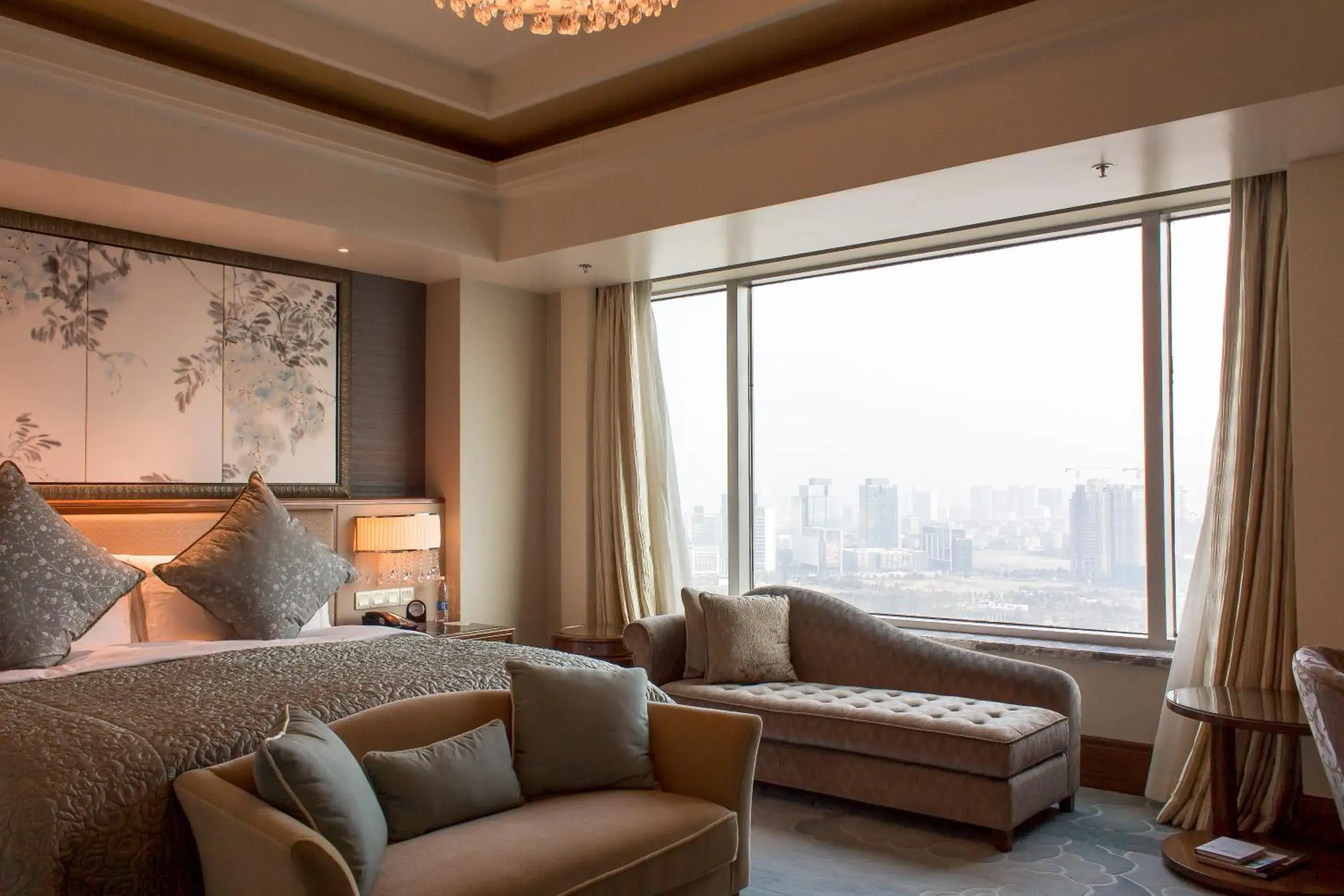 Photo of the whole room, Seating Area in Shangri-La Hotel Yangzhou