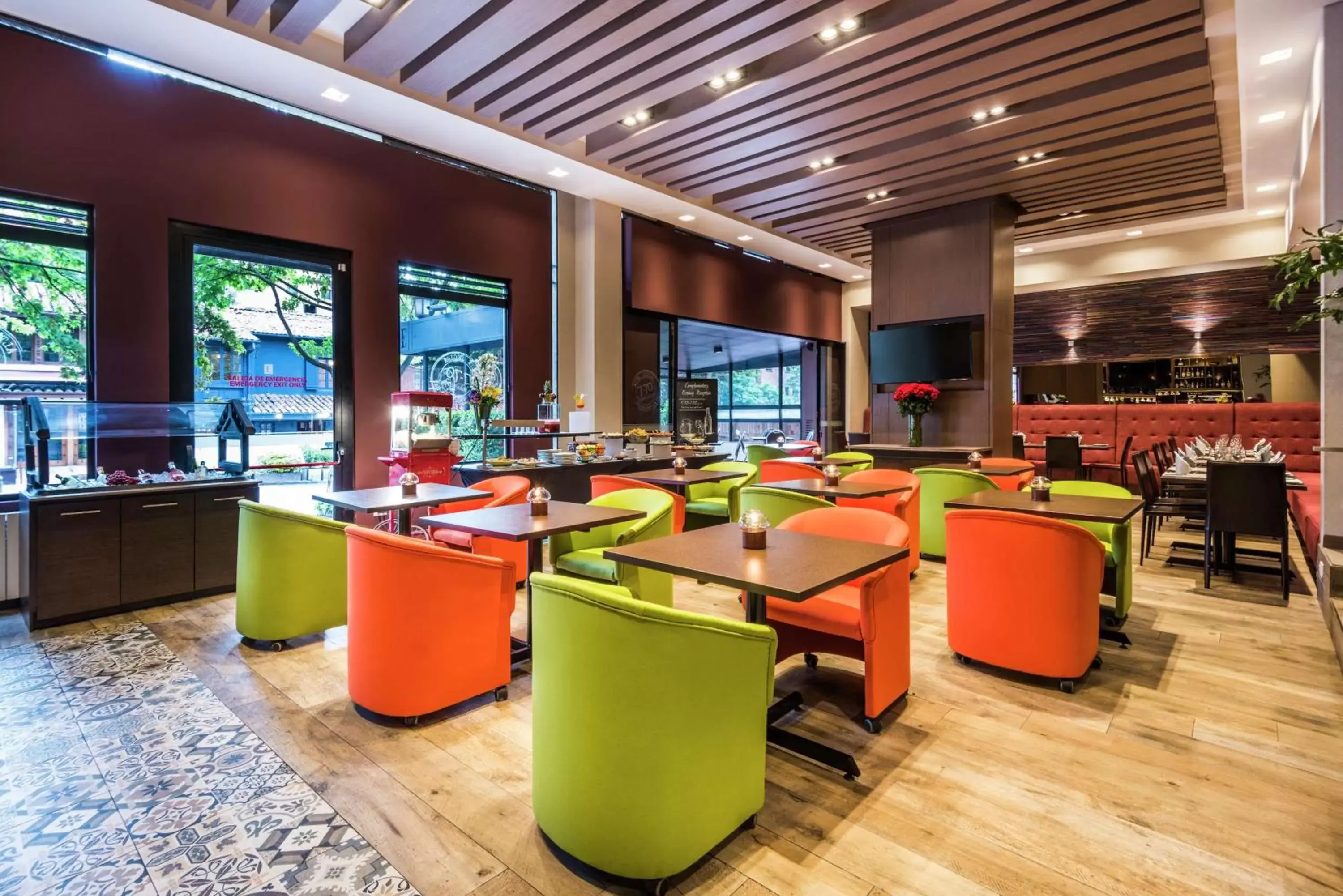 Restaurant/places to eat, Lounge/Bar in Embassy Suites by Hilton Bogotá - Rosales