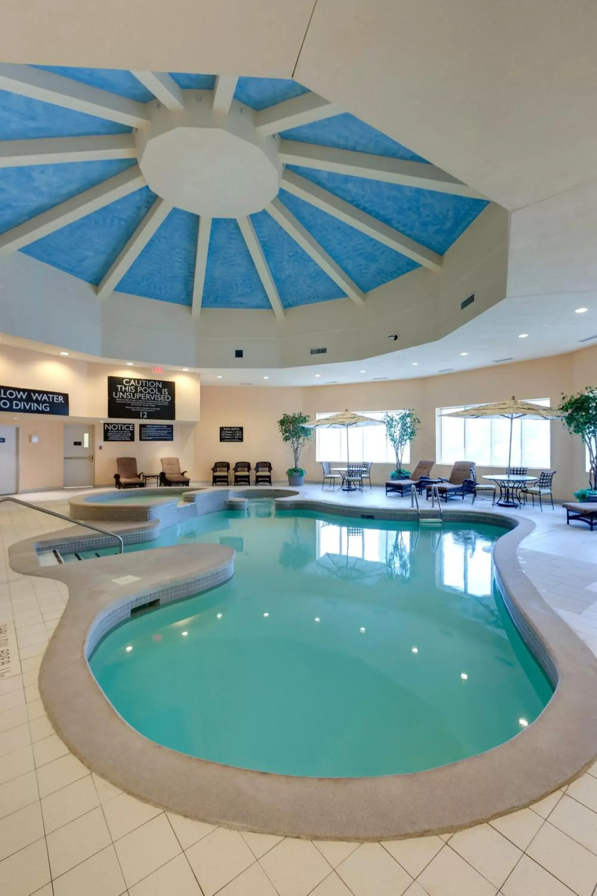 Swimming Pool in Radisson Hotel & Suites Fallsview