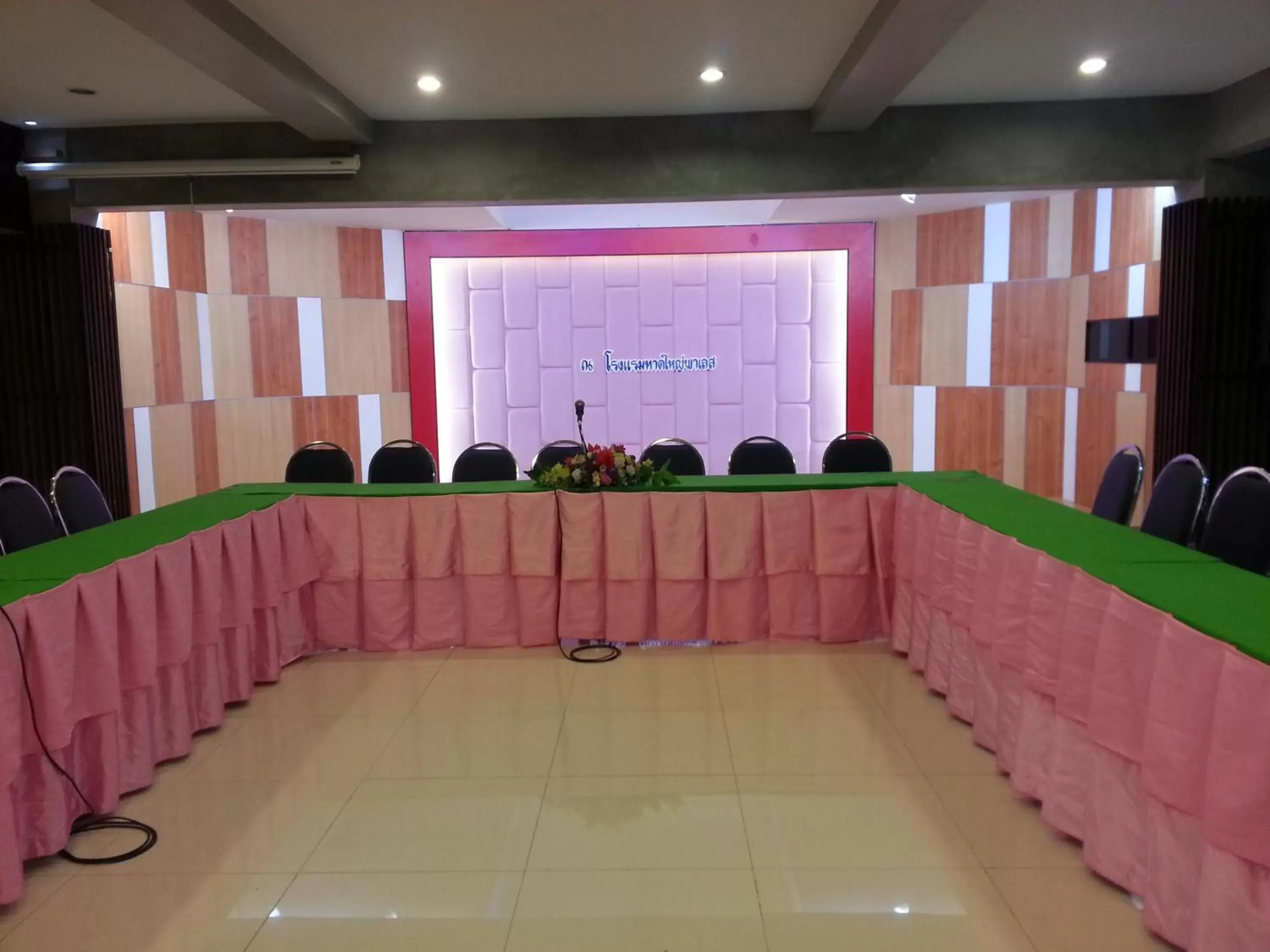 Meeting/conference room in Friendlytel Hotel