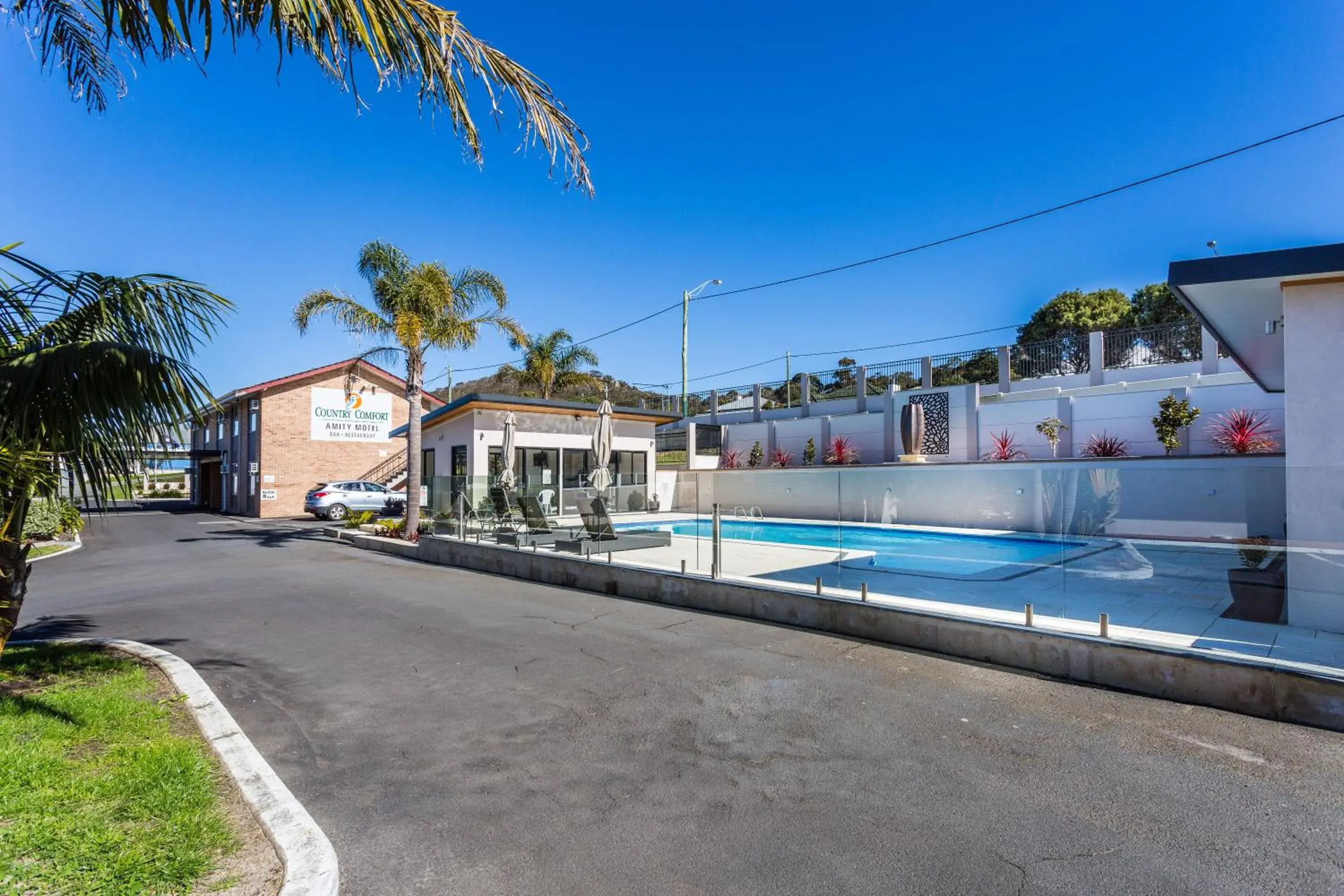Swimming pool, Property Building in Country Comfort Amity Motel