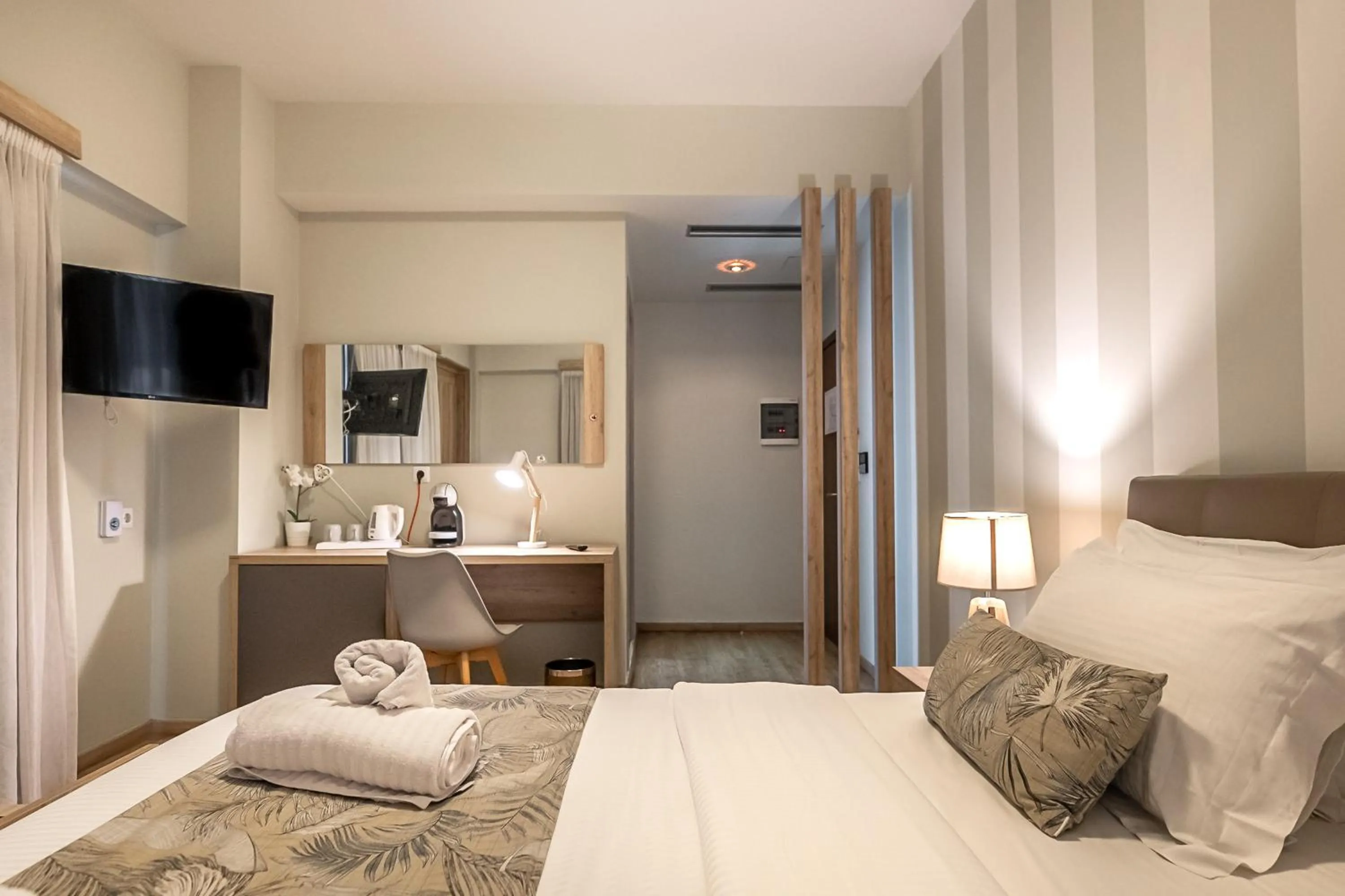 Bed in Hotel @Syngrou Fix