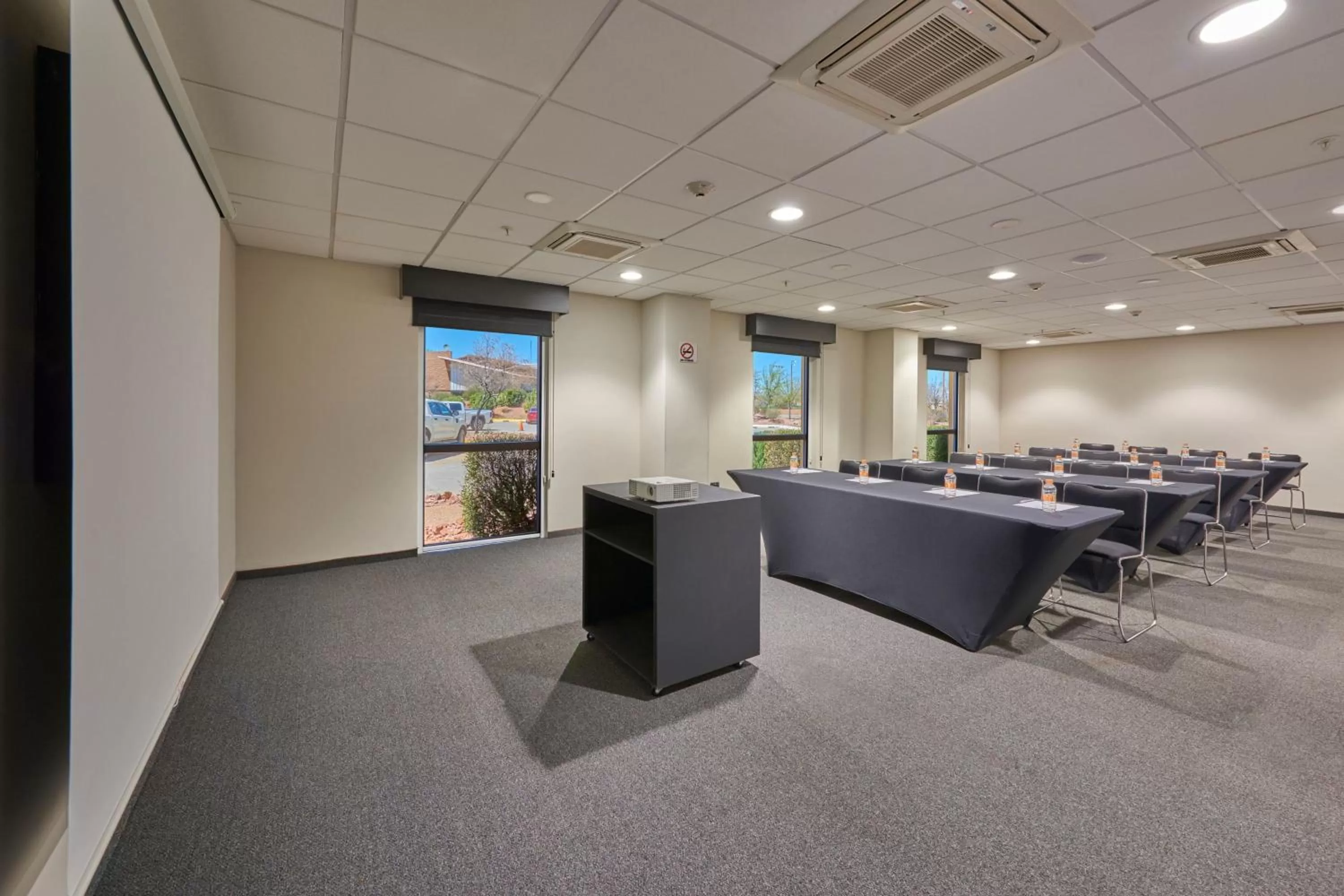 Meeting/conference room in City Express by Marriott Cananea