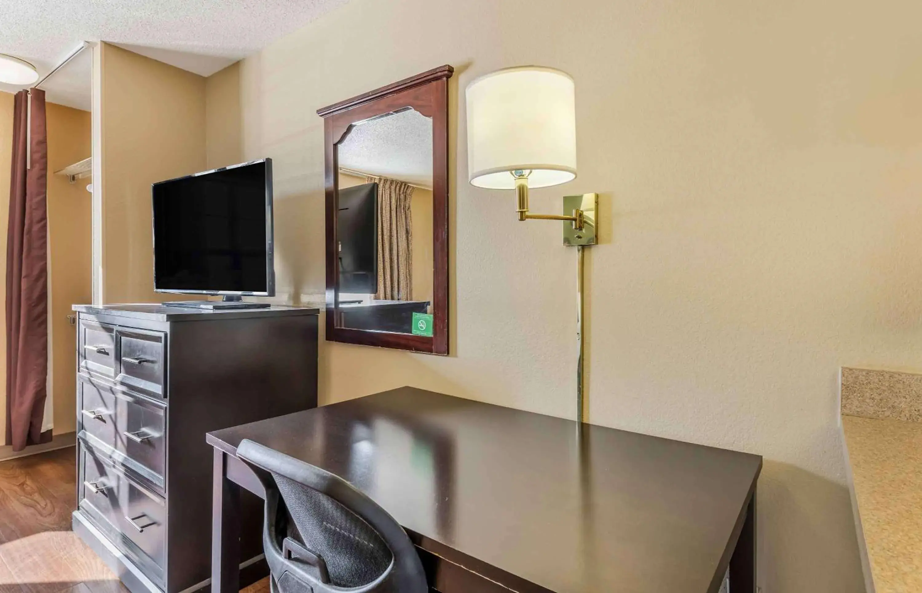 Bedroom, TV/Entertainment Center in Extended Stay America Suites - Minneapolis - Maple Grove