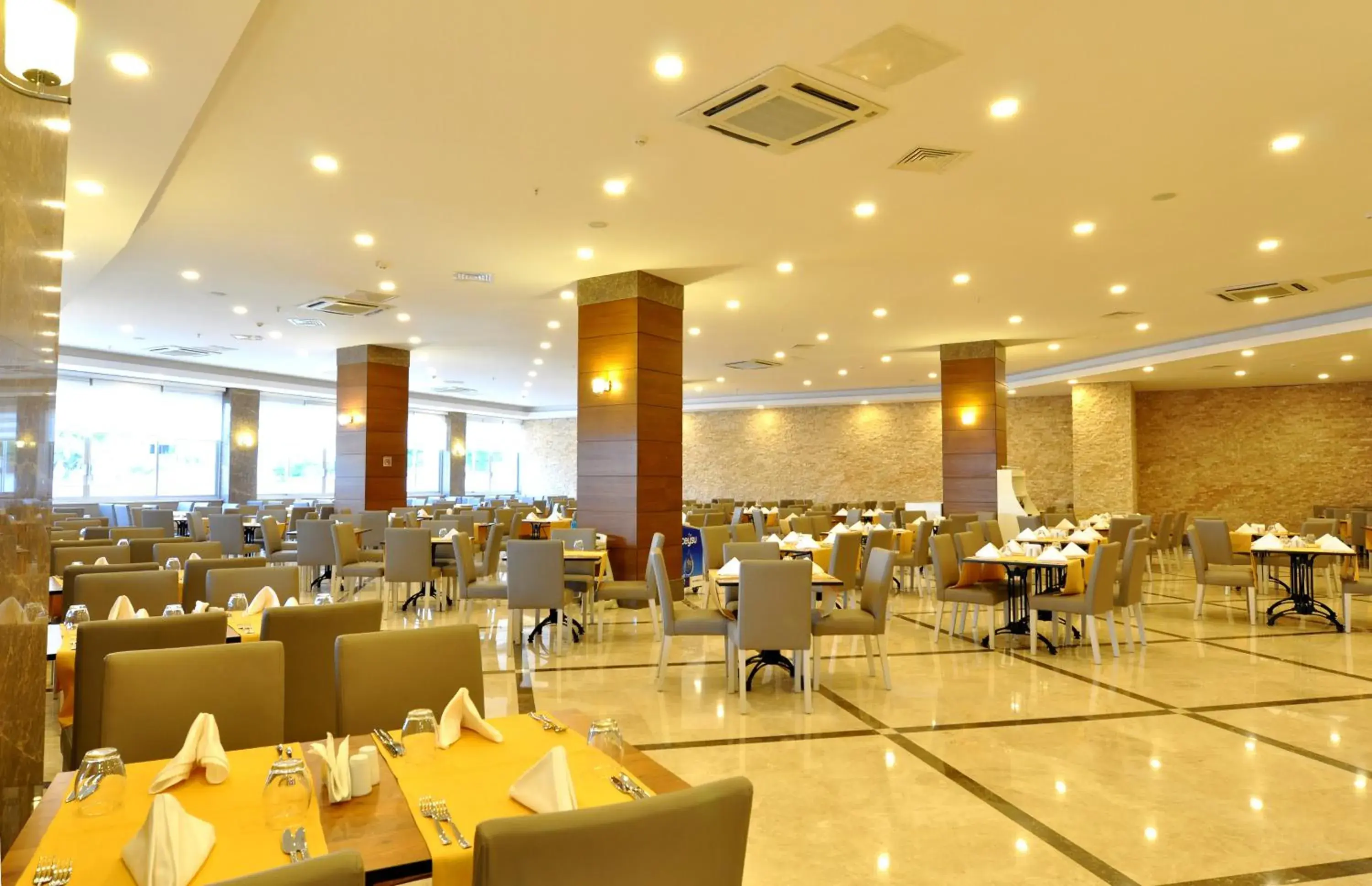 Restaurant/Places to Eat in Ramada Resort Side