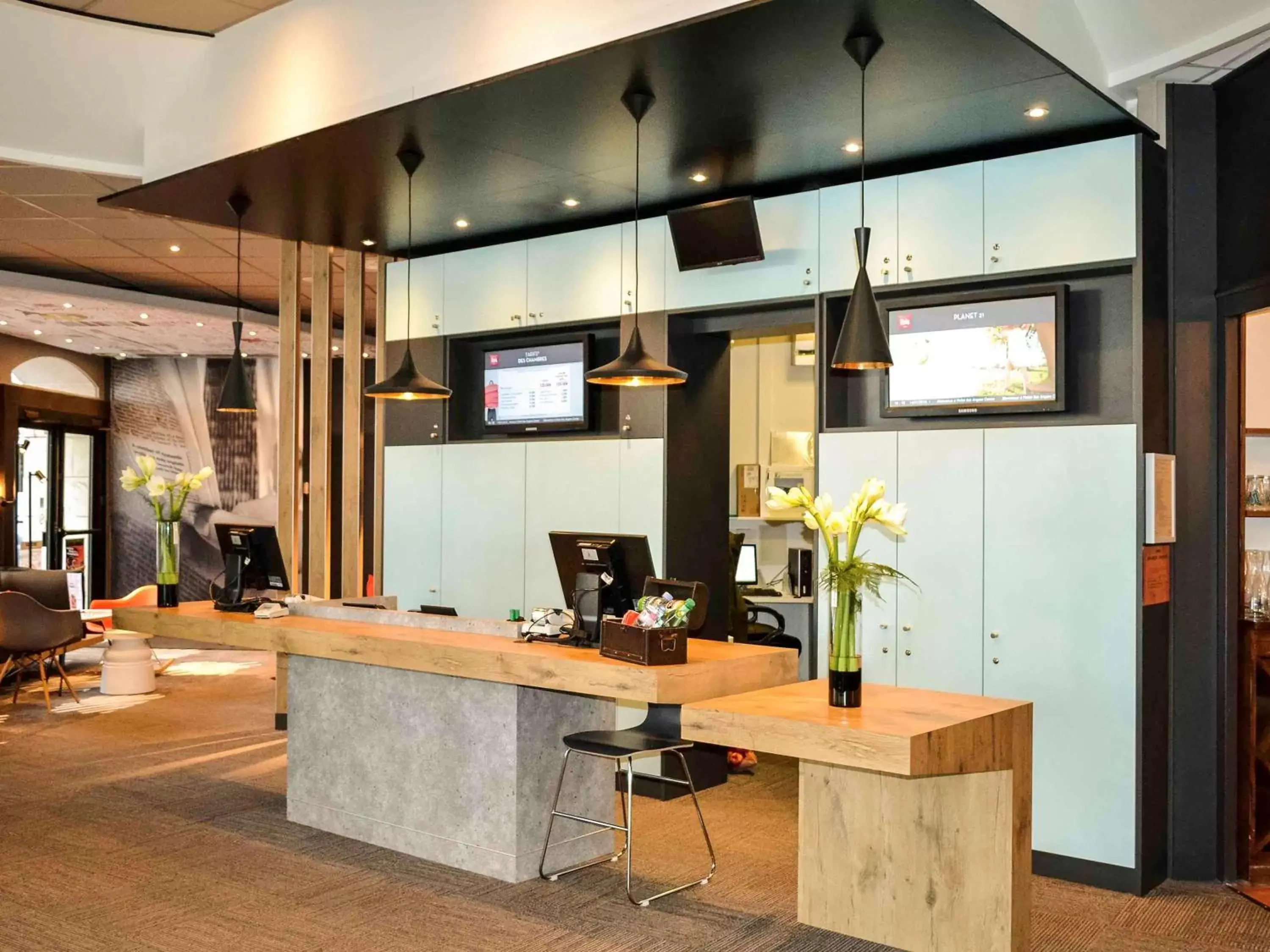 Property building, Lobby/Reception in ibis Angers Centre Chateau