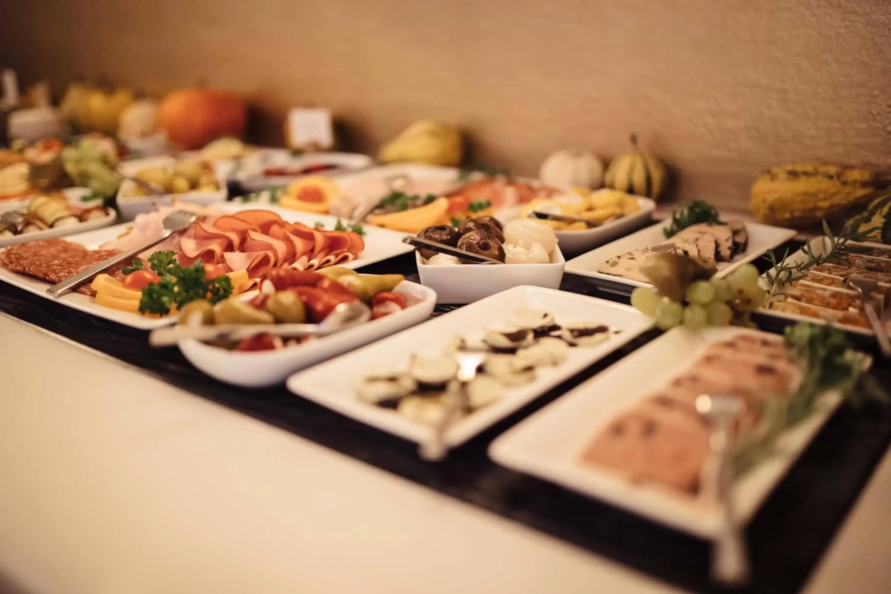 Buffet breakfast, Food in Hotel Rathaus - Wein & Design