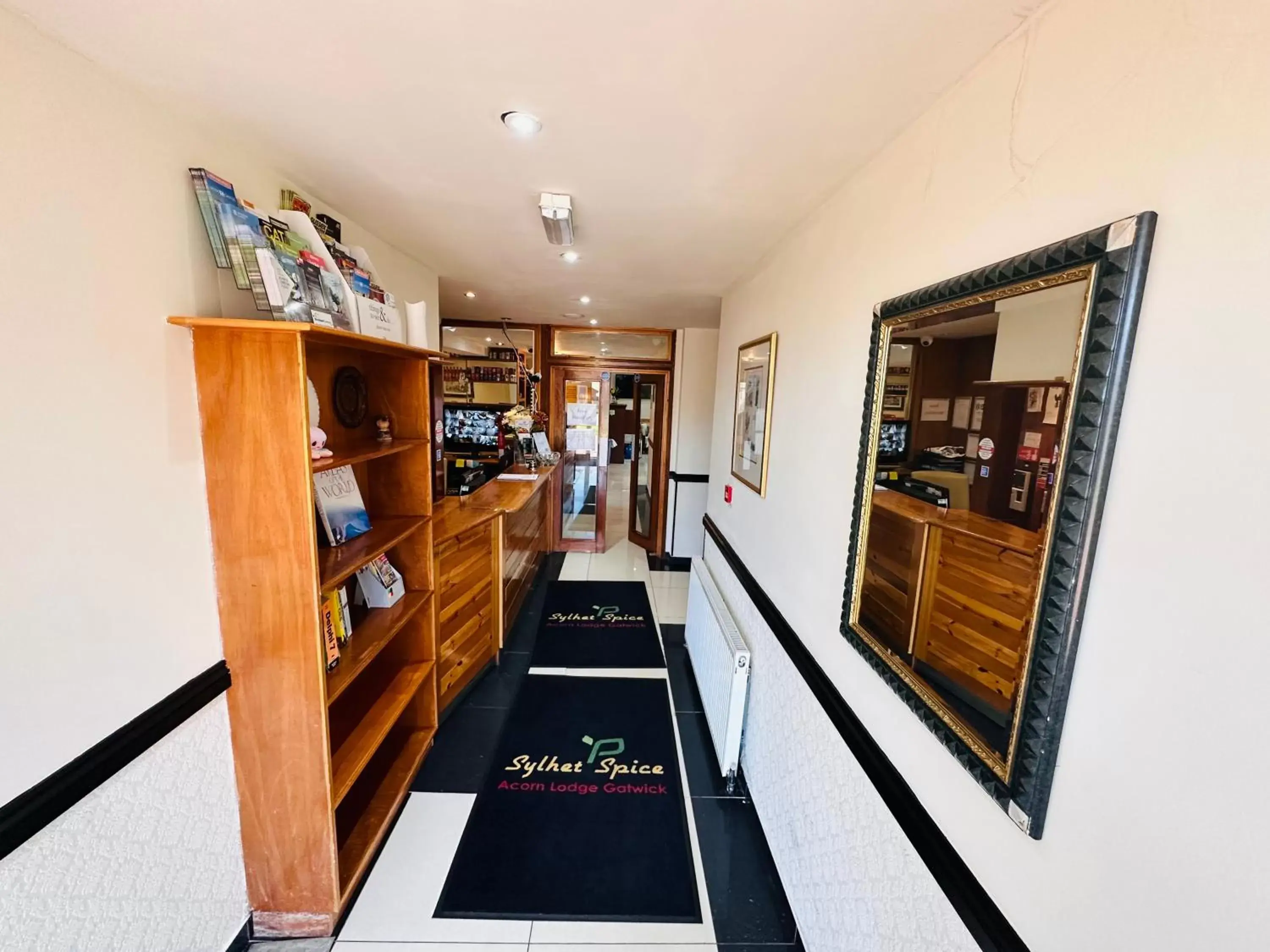 Lobby or reception in Acorn Lodge Hotel Gatwick & Parking Lobby or reception in Acorn Lodge Hotel Gatwick & Parking