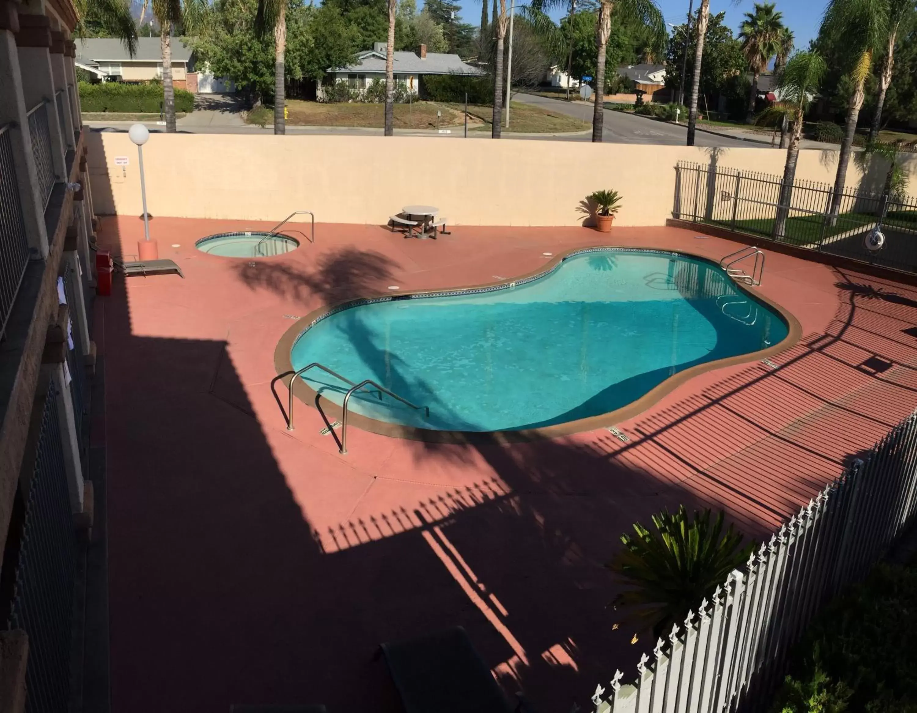 Hot Tub, Pool View in Calimesa Inn