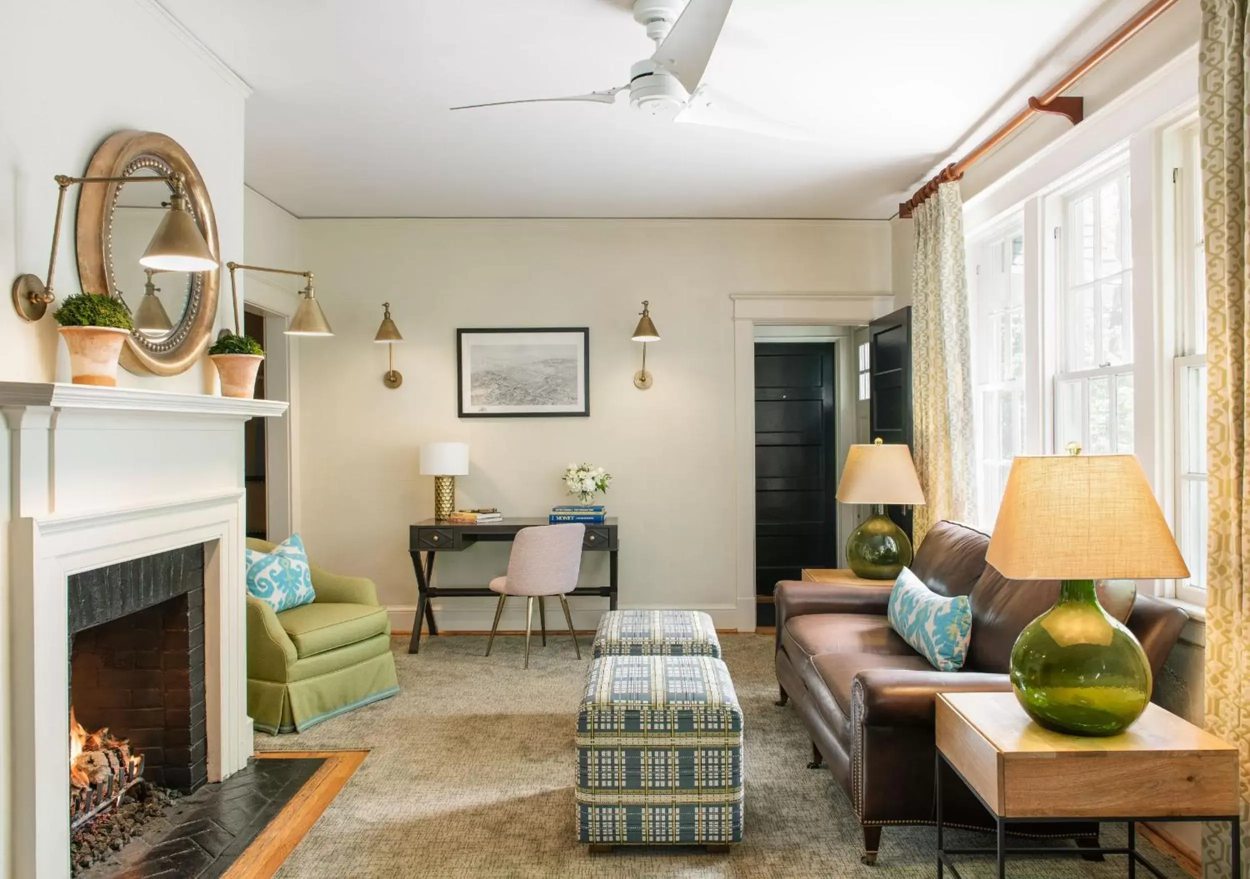 Library, Seating Area in Oakhurst Inn