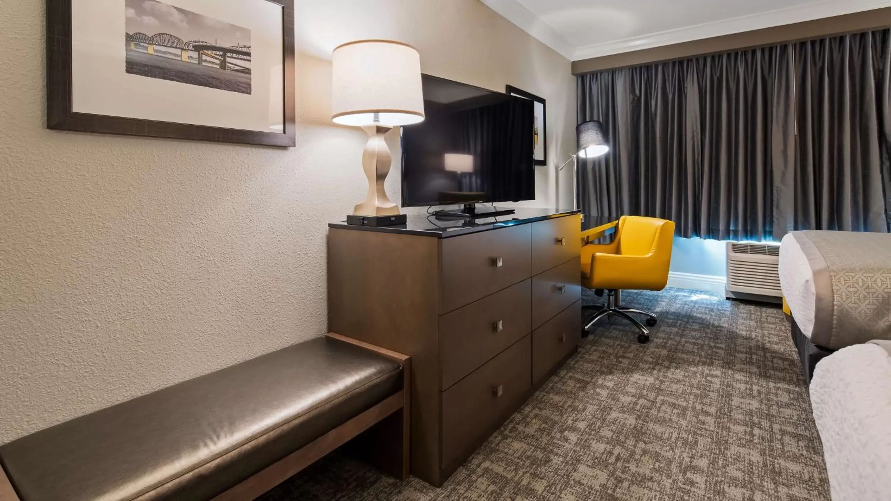 TV and multimedia, TV/Entertainment Center in Best Western Premier Airport/Expo Center Hotel