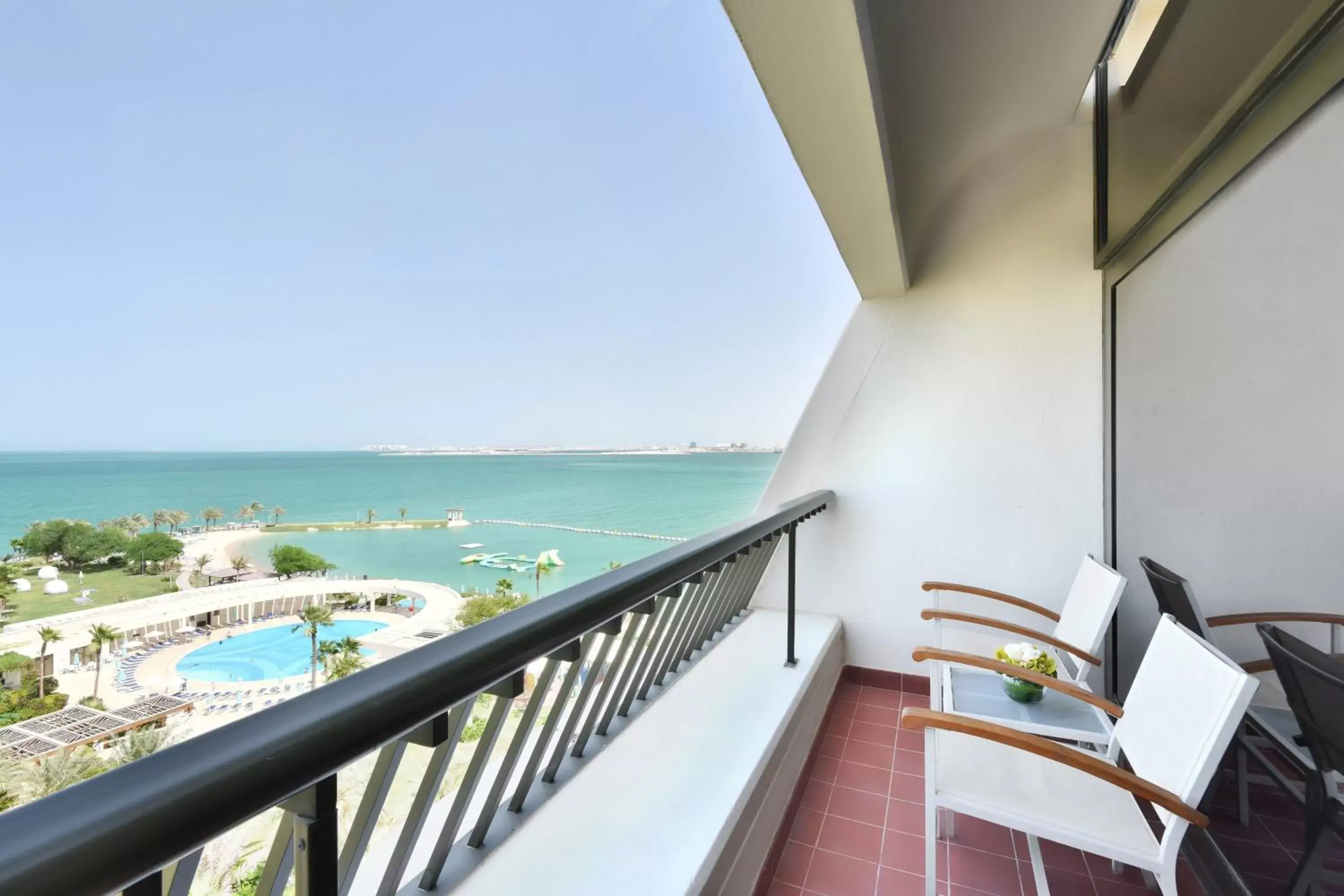 Photo of the whole room, Balcony/Terrace in Sheraton Grand Doha Resort & Convention Hotel