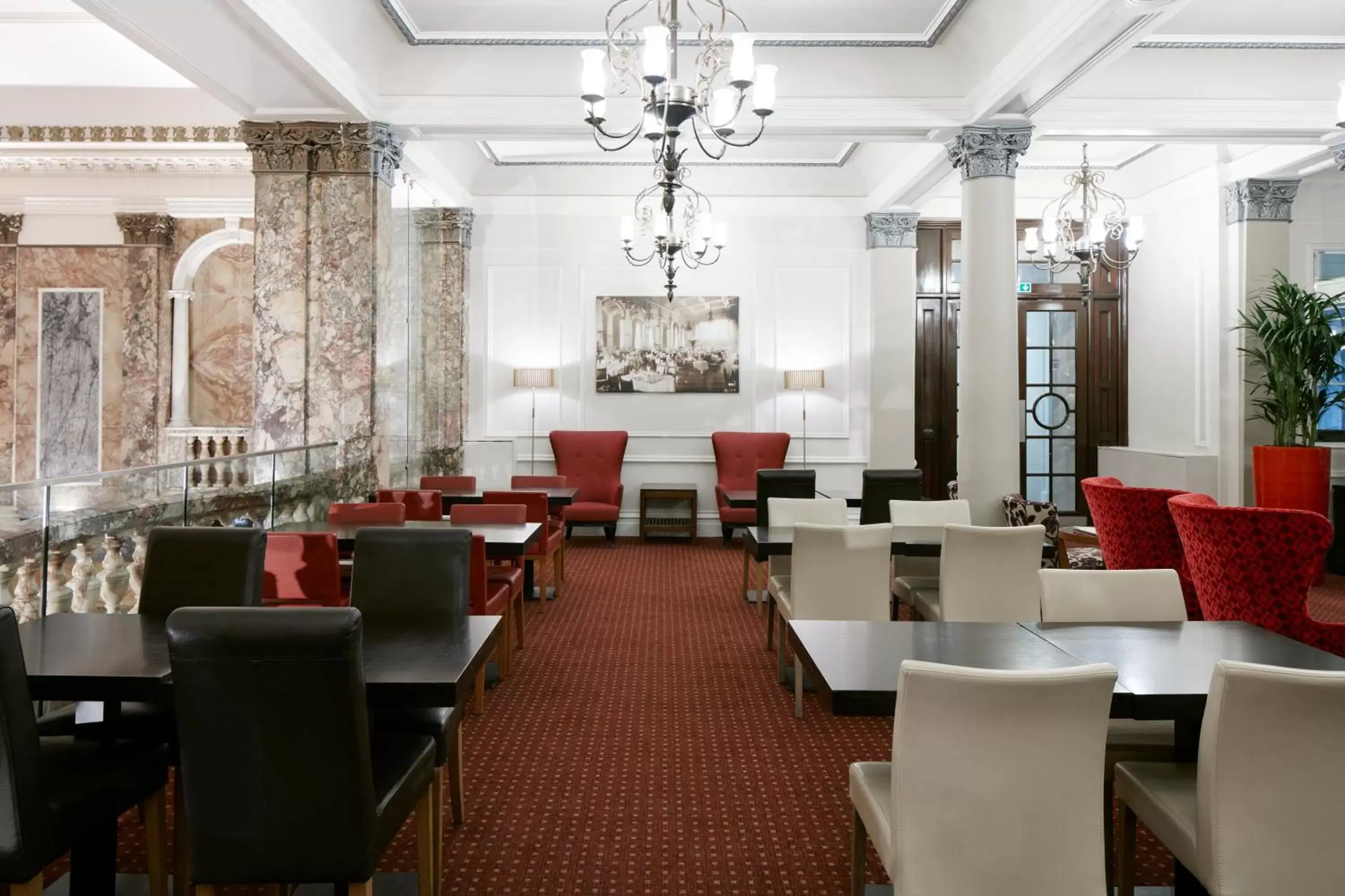 Lounge or bar, Restaurant/Places to Eat in Club Quarters Hotel Trafalgar Square, London